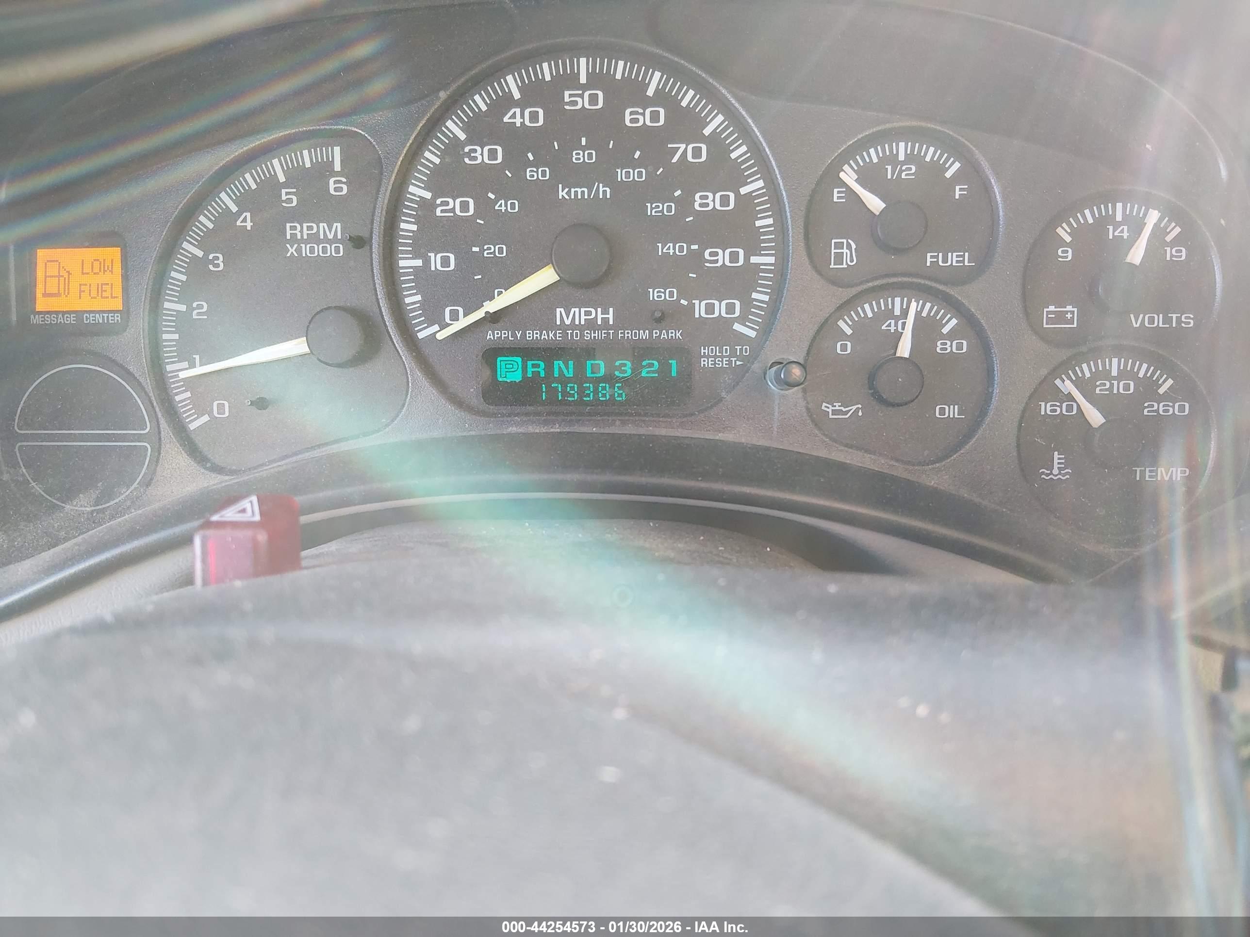 CHEVROLET SUBURBAN image 7