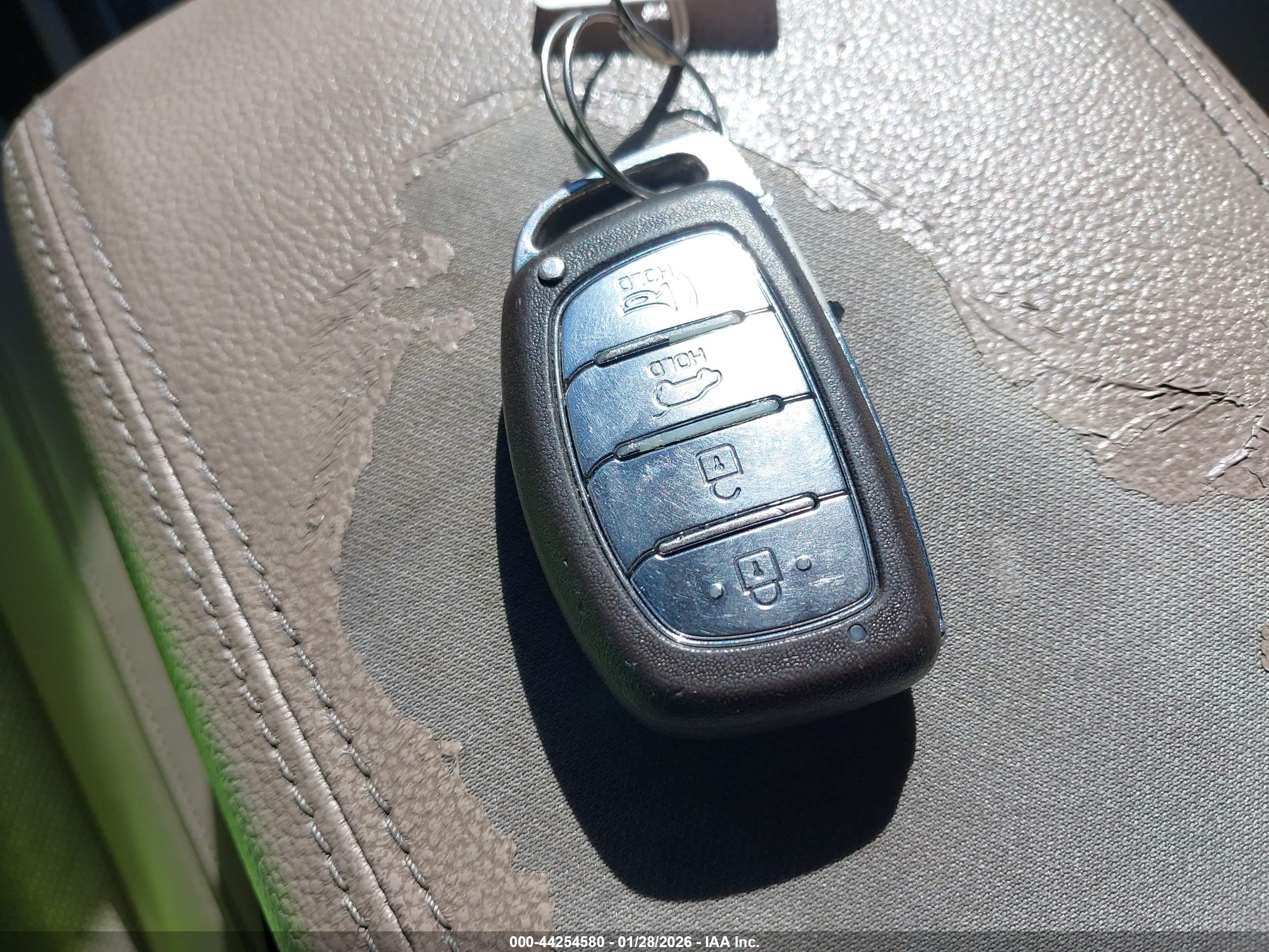 HYUNDAI TUCSON image 11