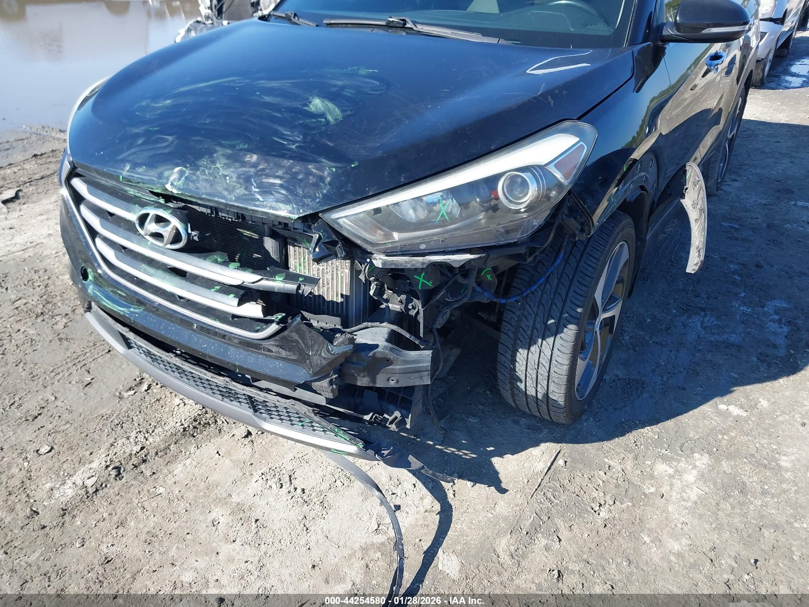 HYUNDAI TUCSON image 6