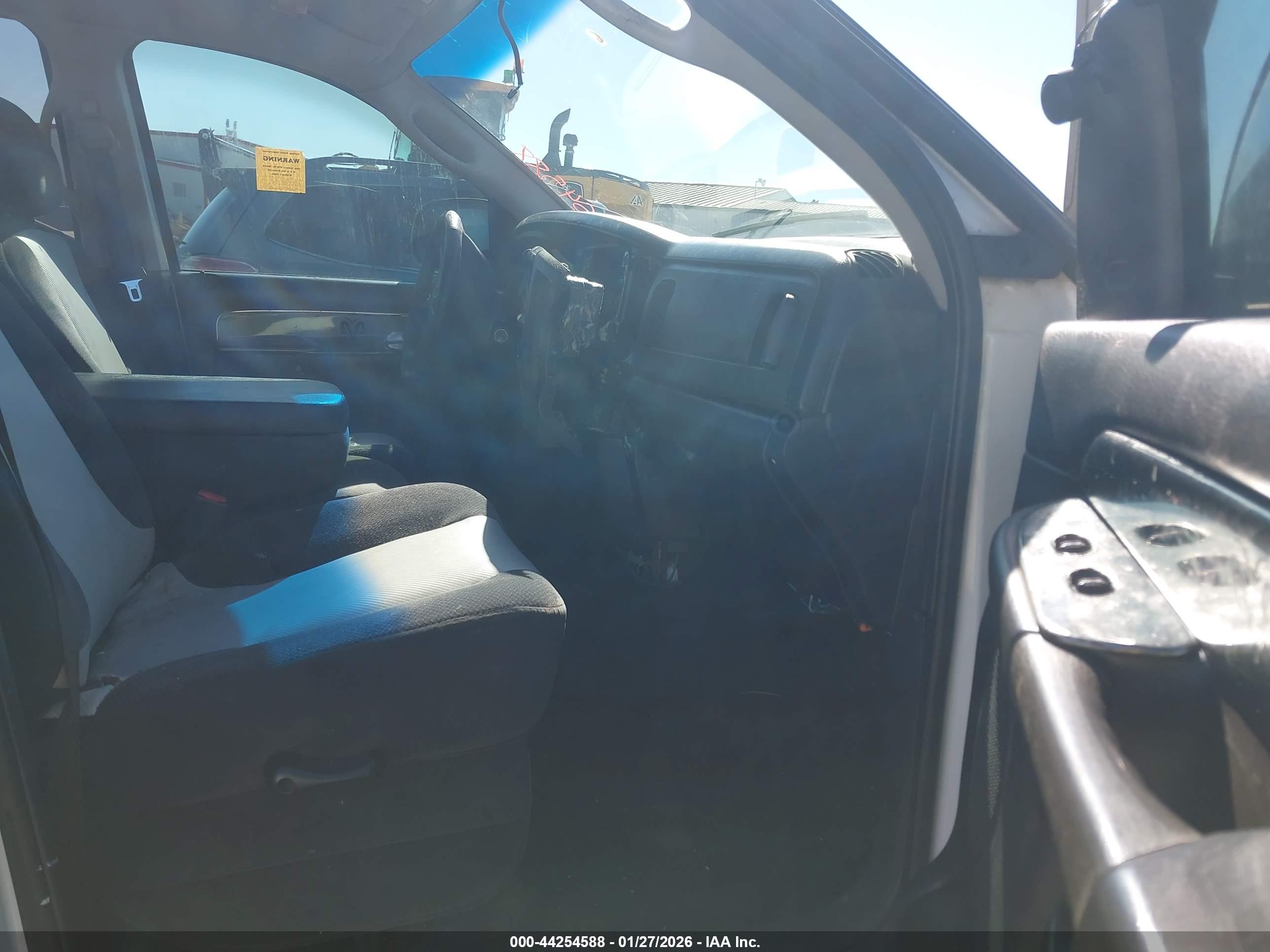 DODGE RAM image 5