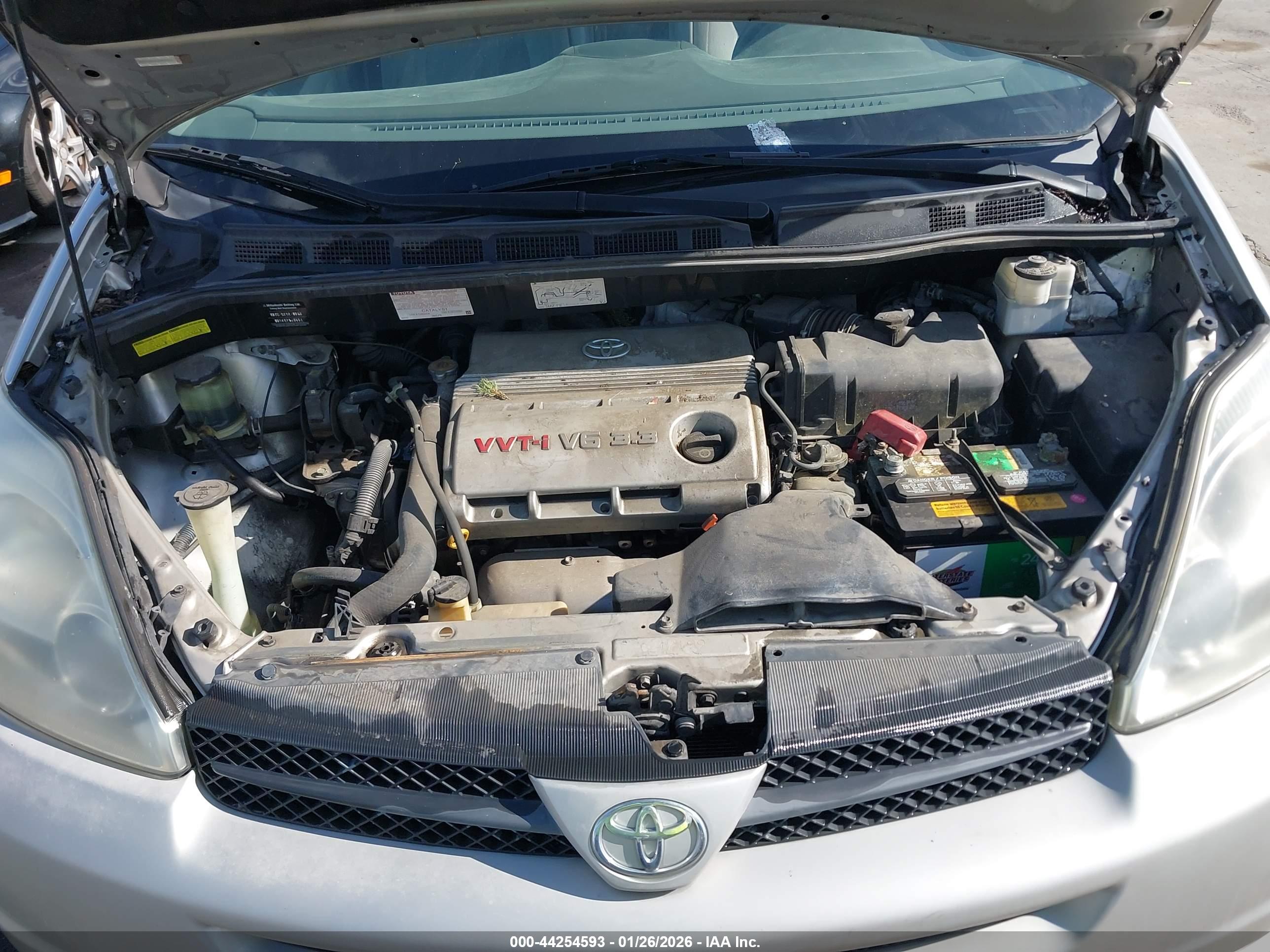 TOYOTA SIENNA image 10