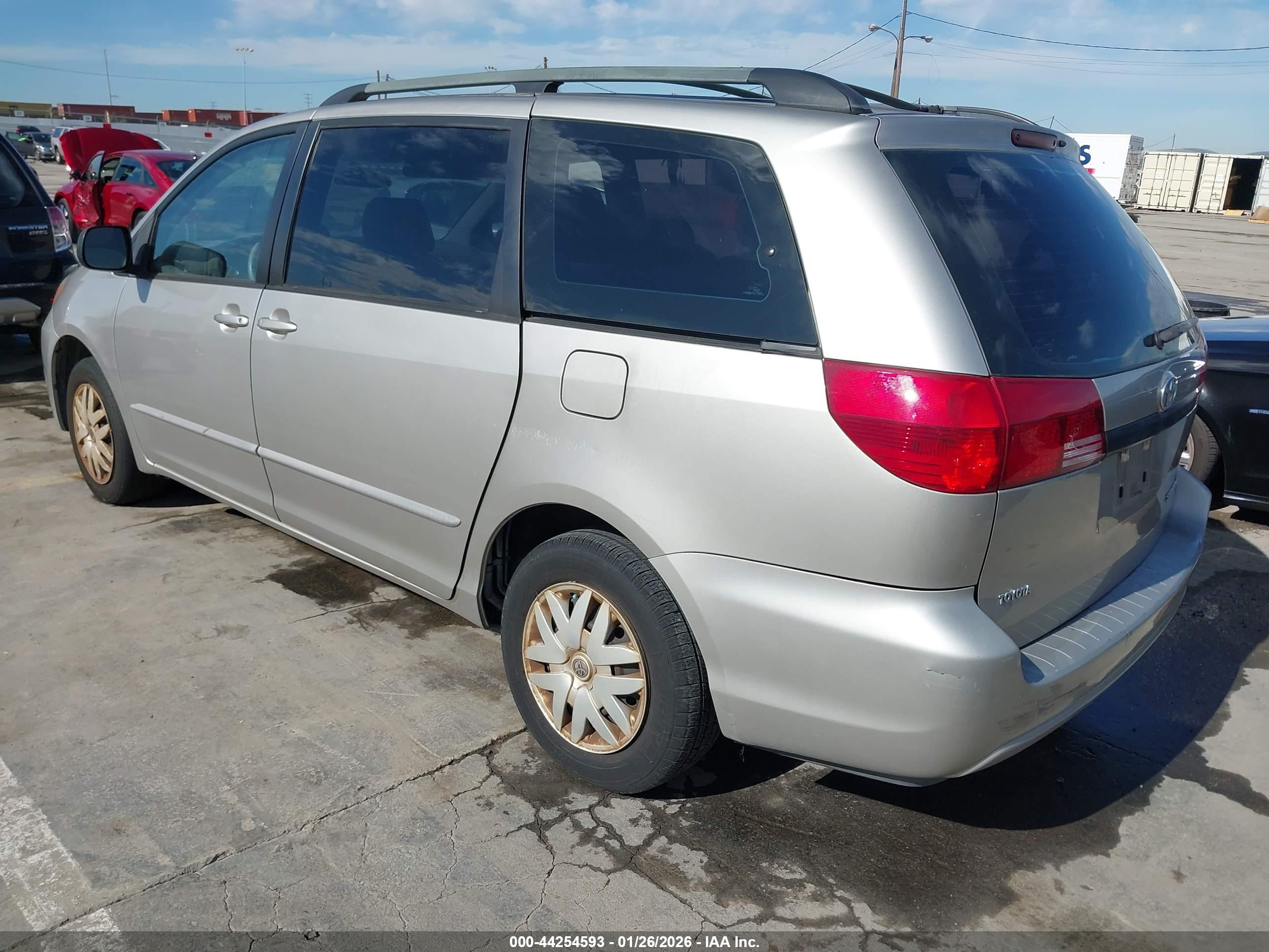 TOYOTA SIENNA image 3