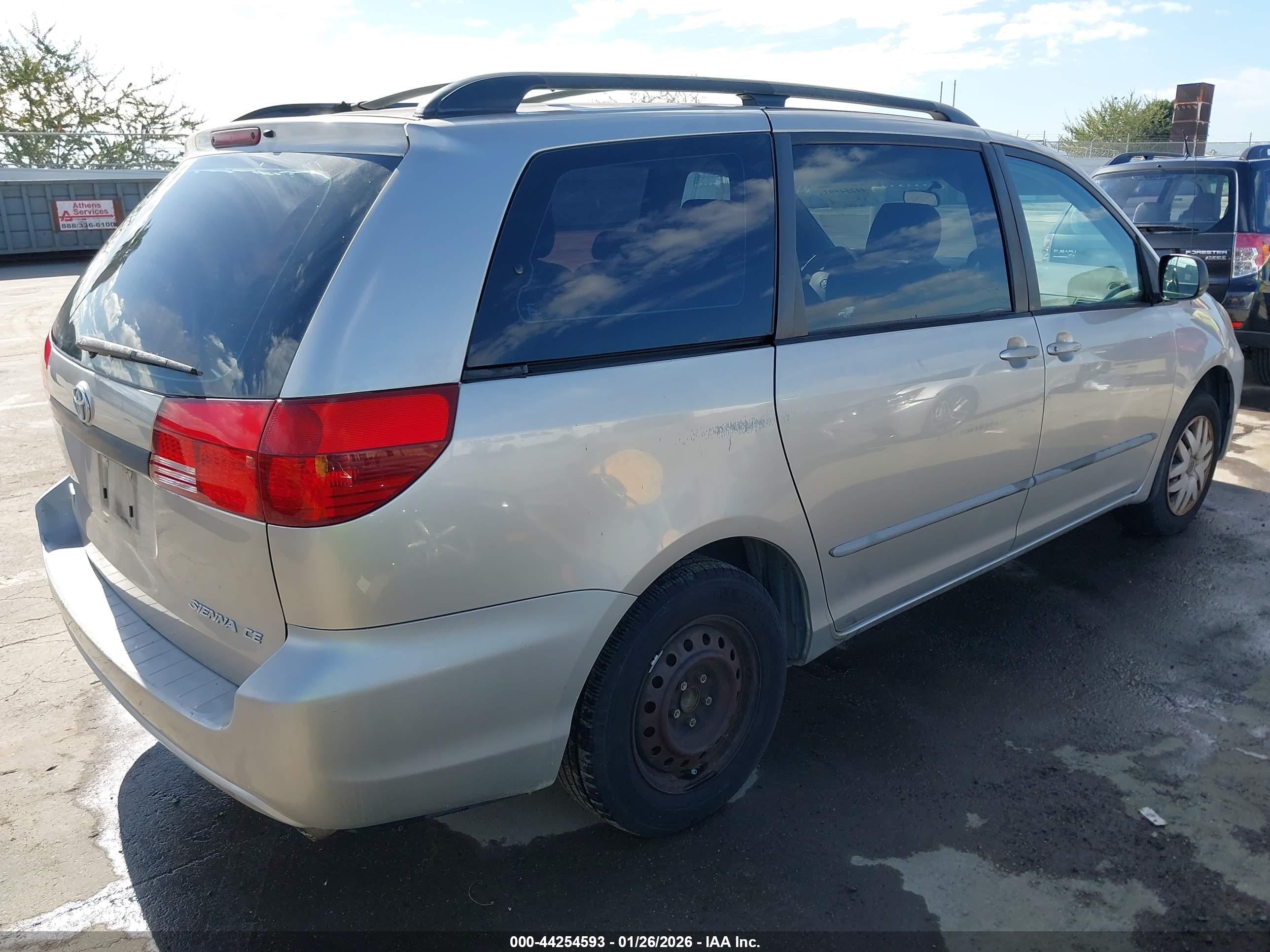 TOYOTA SIENNA image 4
