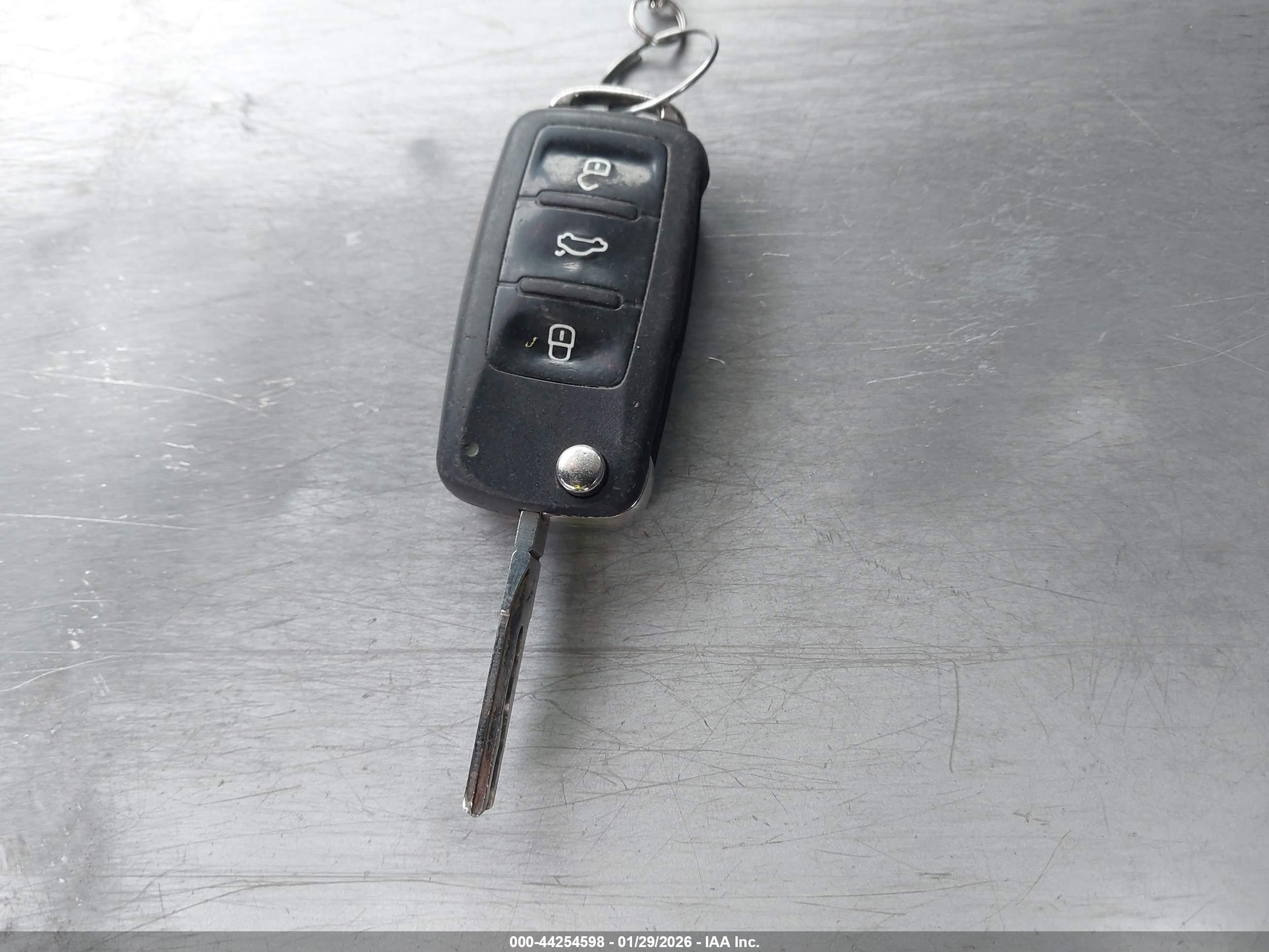 VOLKSWAGEN PASSAT image 11