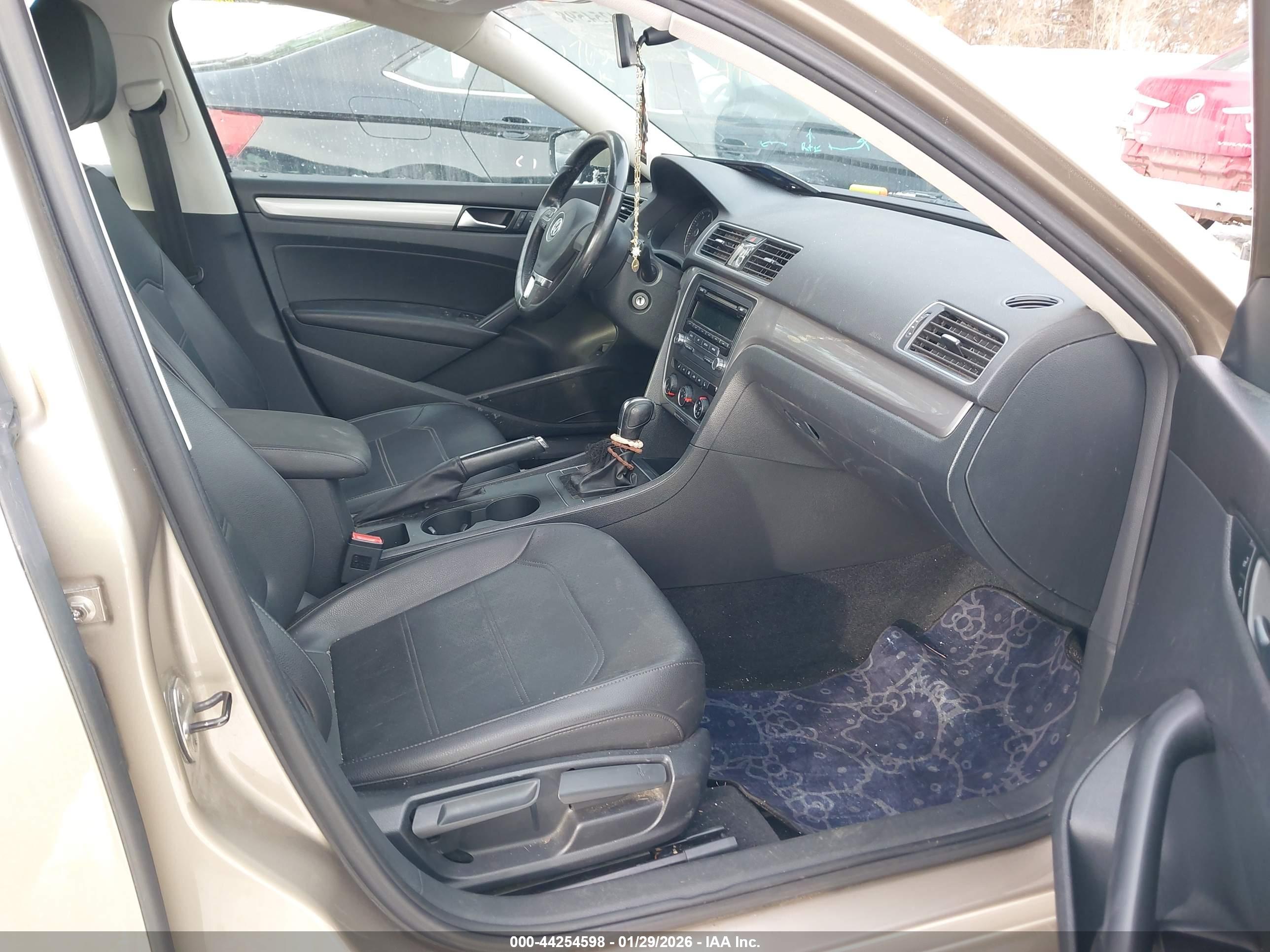 VOLKSWAGEN PASSAT image 5