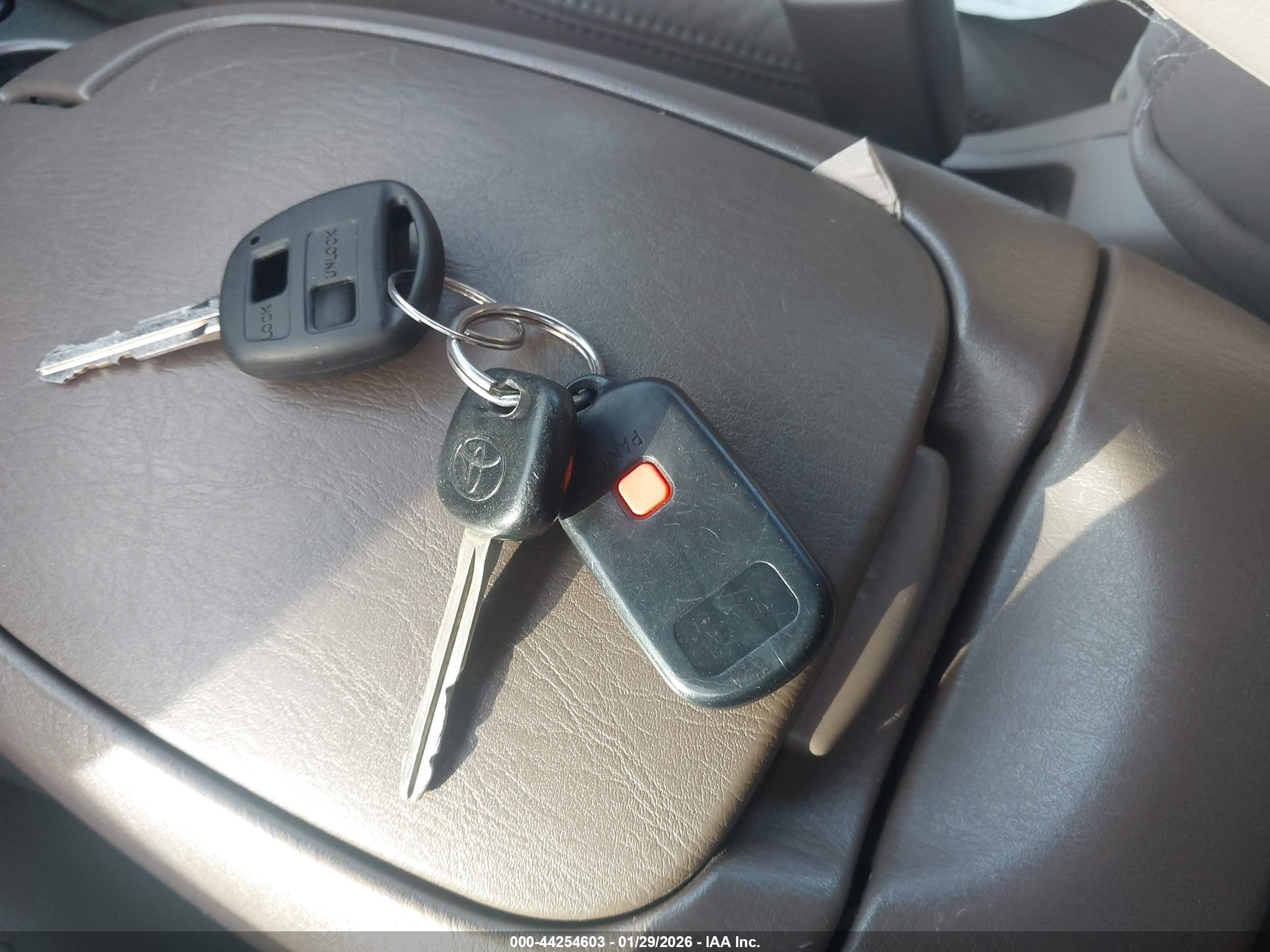 TOYOTA SEQUOIA image 11