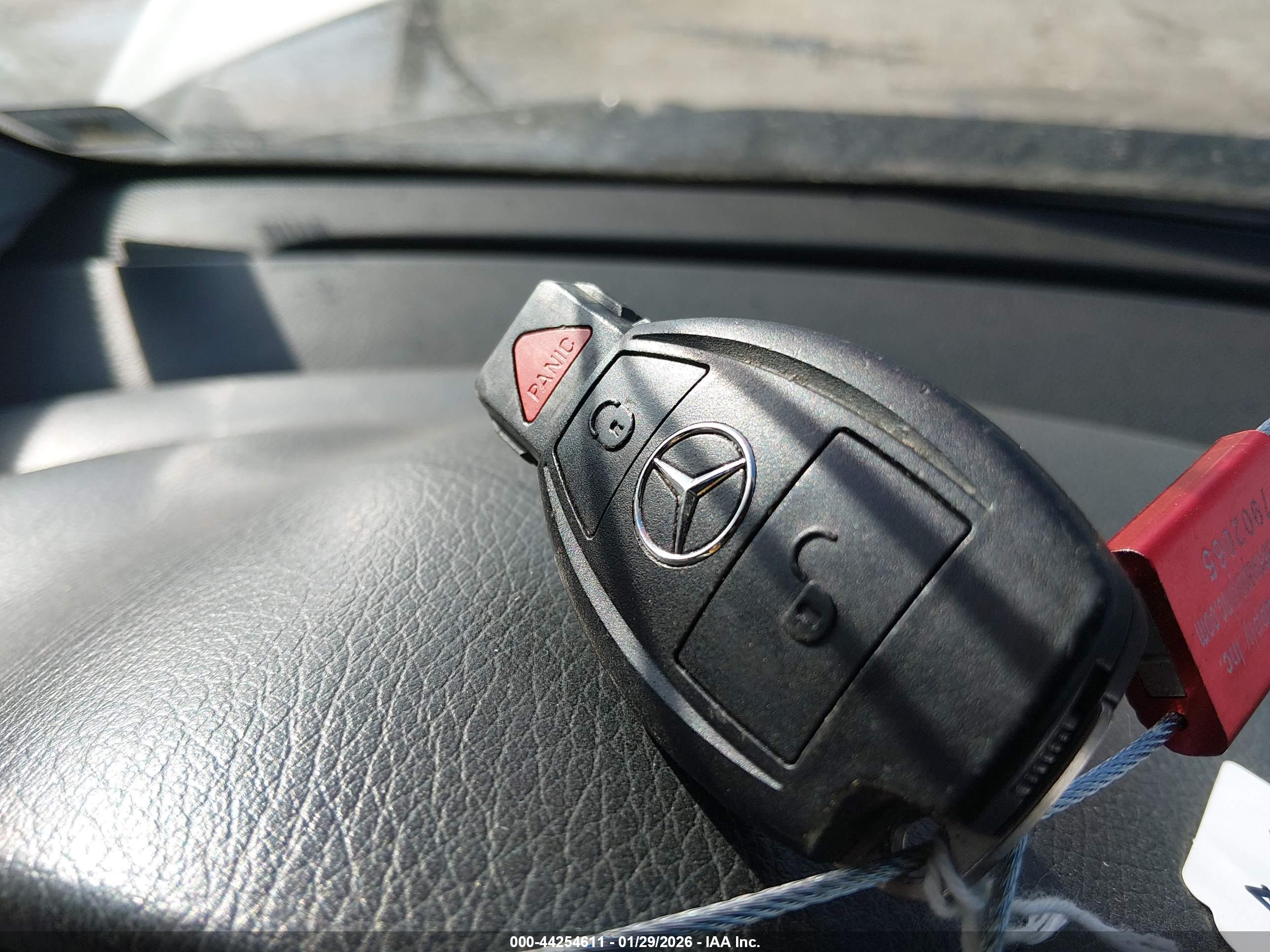 MERCEDES-BENZ C image 11