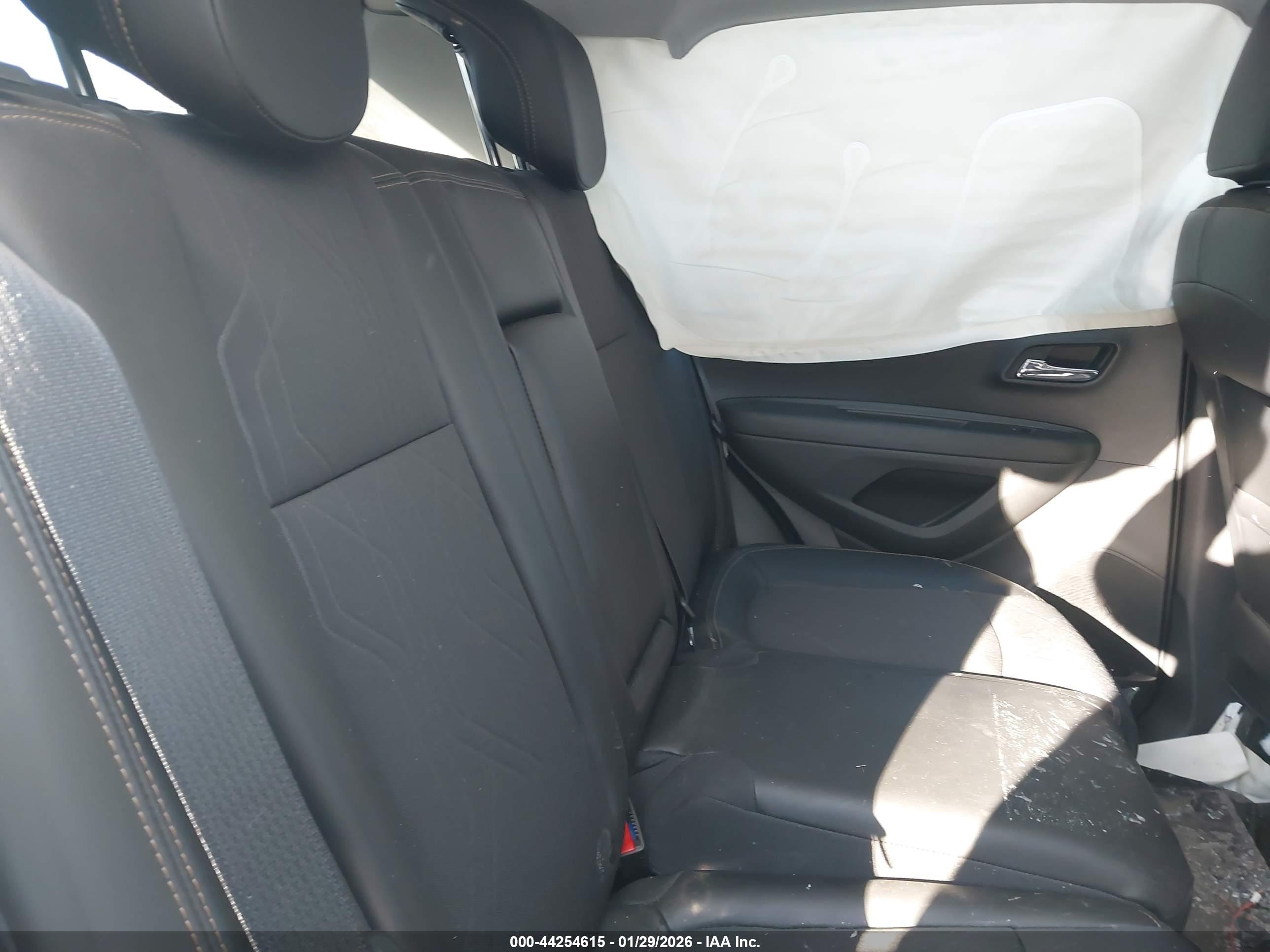 CHEVROLET TRAX image 8
