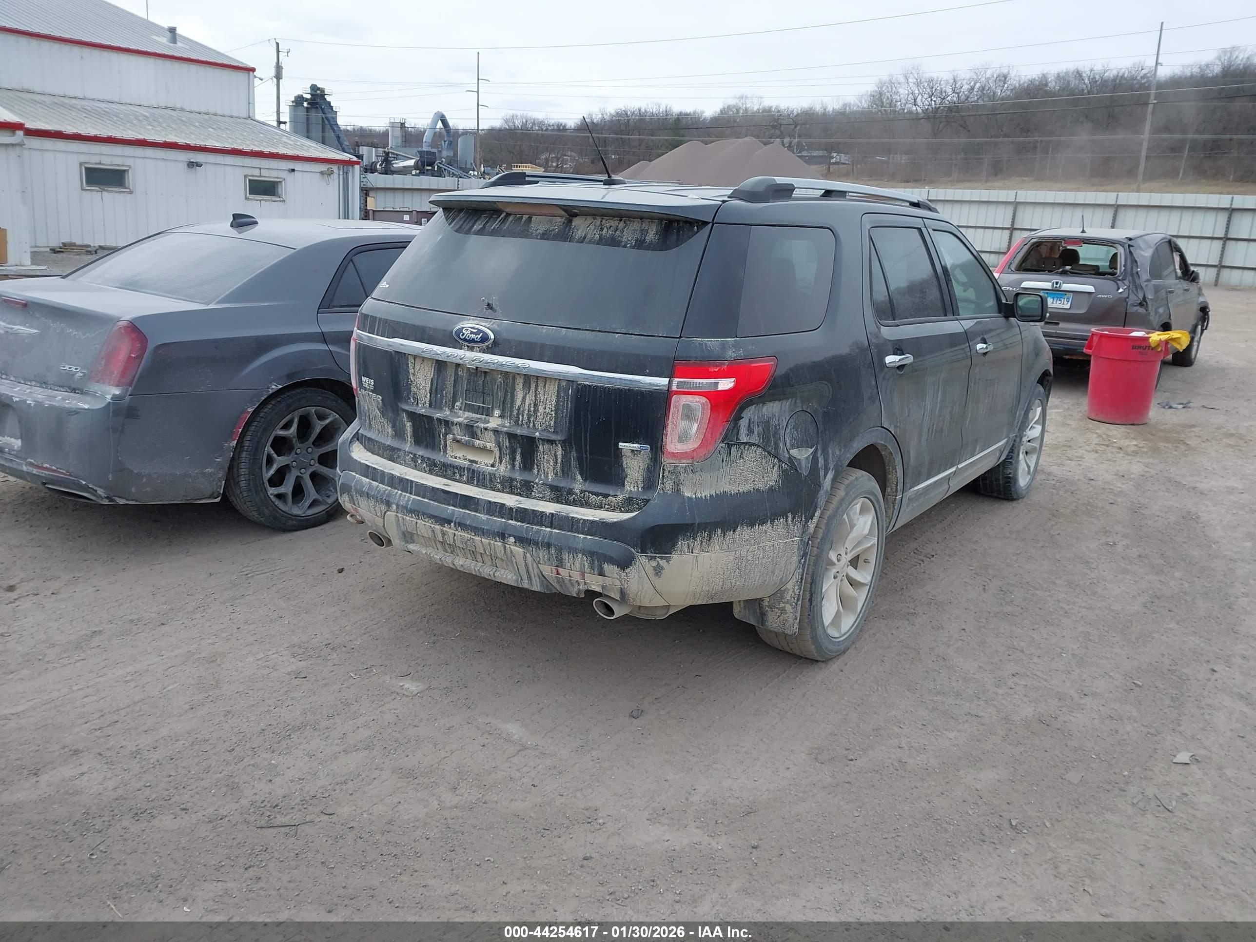 FORD EXPLORER image 4