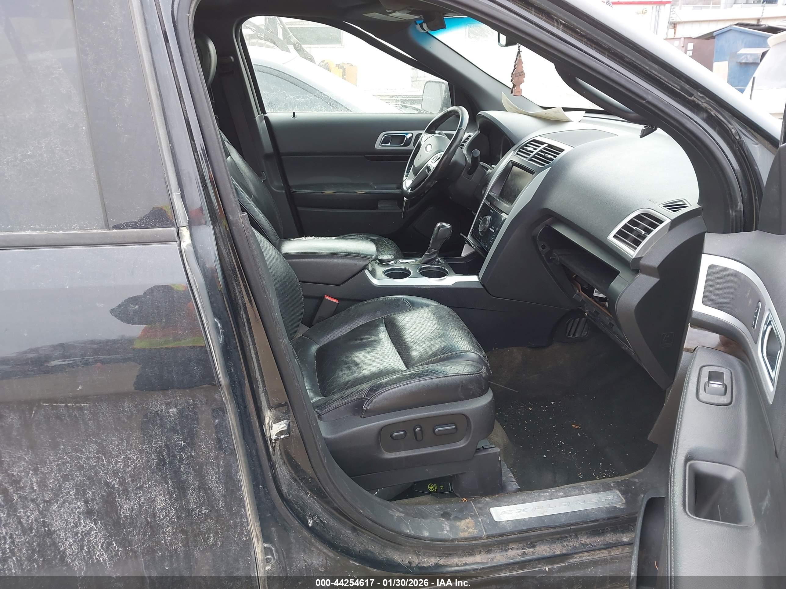 FORD EXPLORER image 5