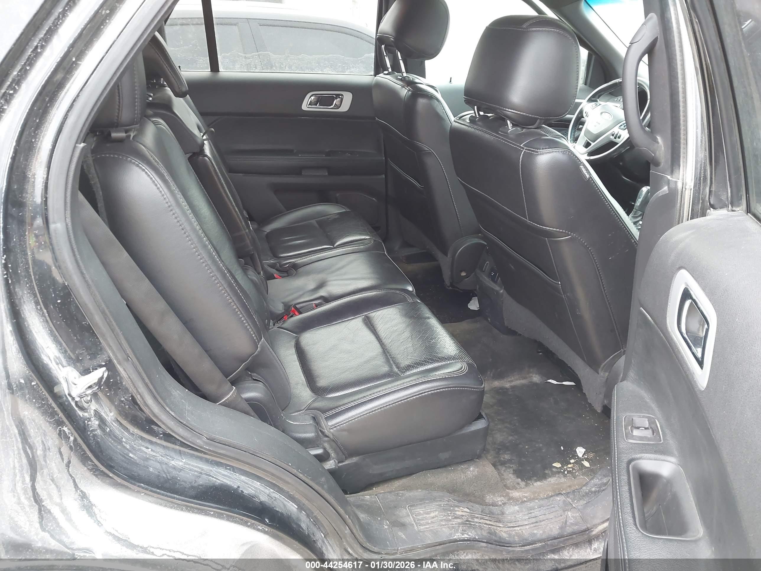 FORD EXPLORER image 8