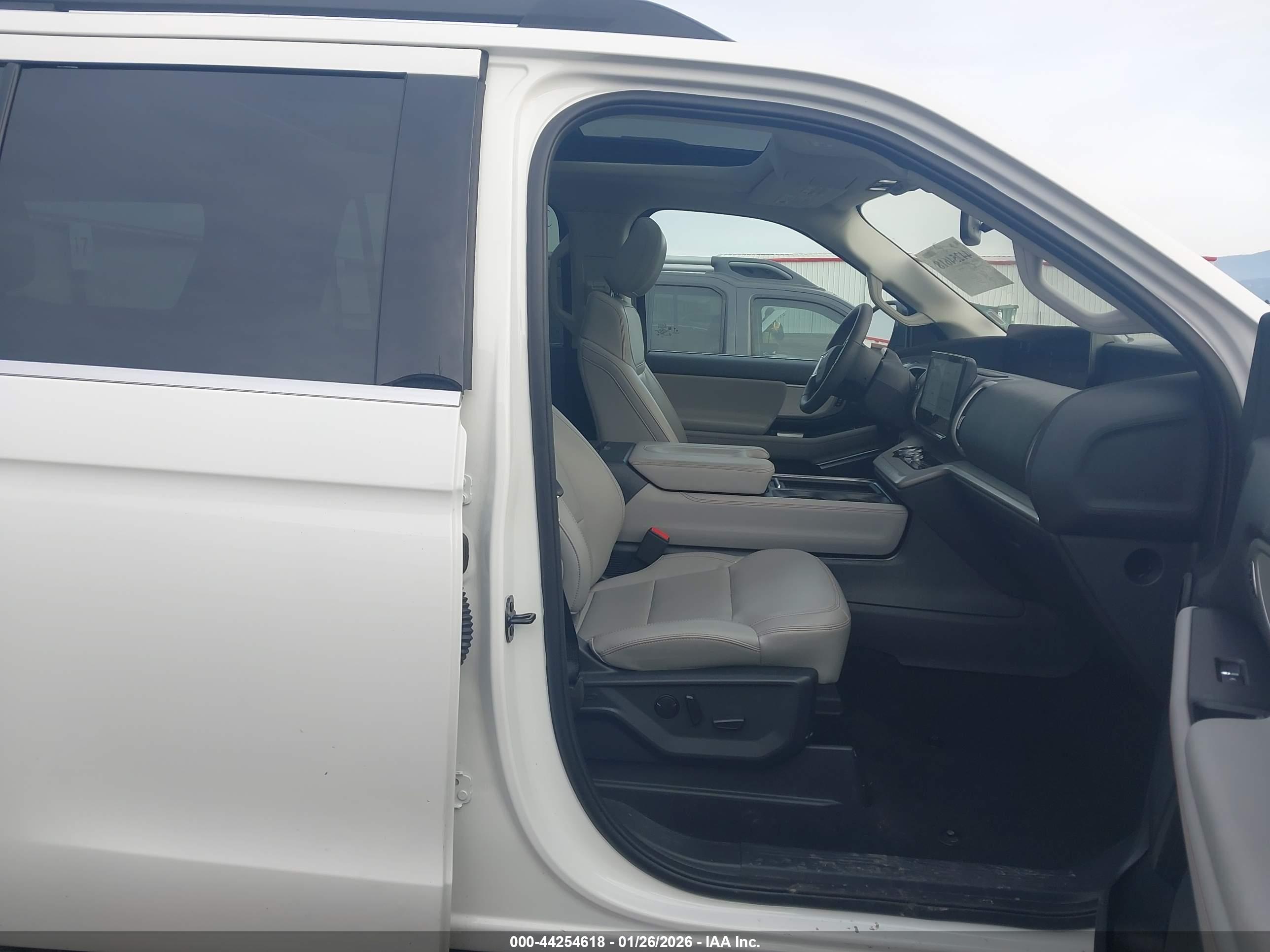 FORD EXPEDITION image 5