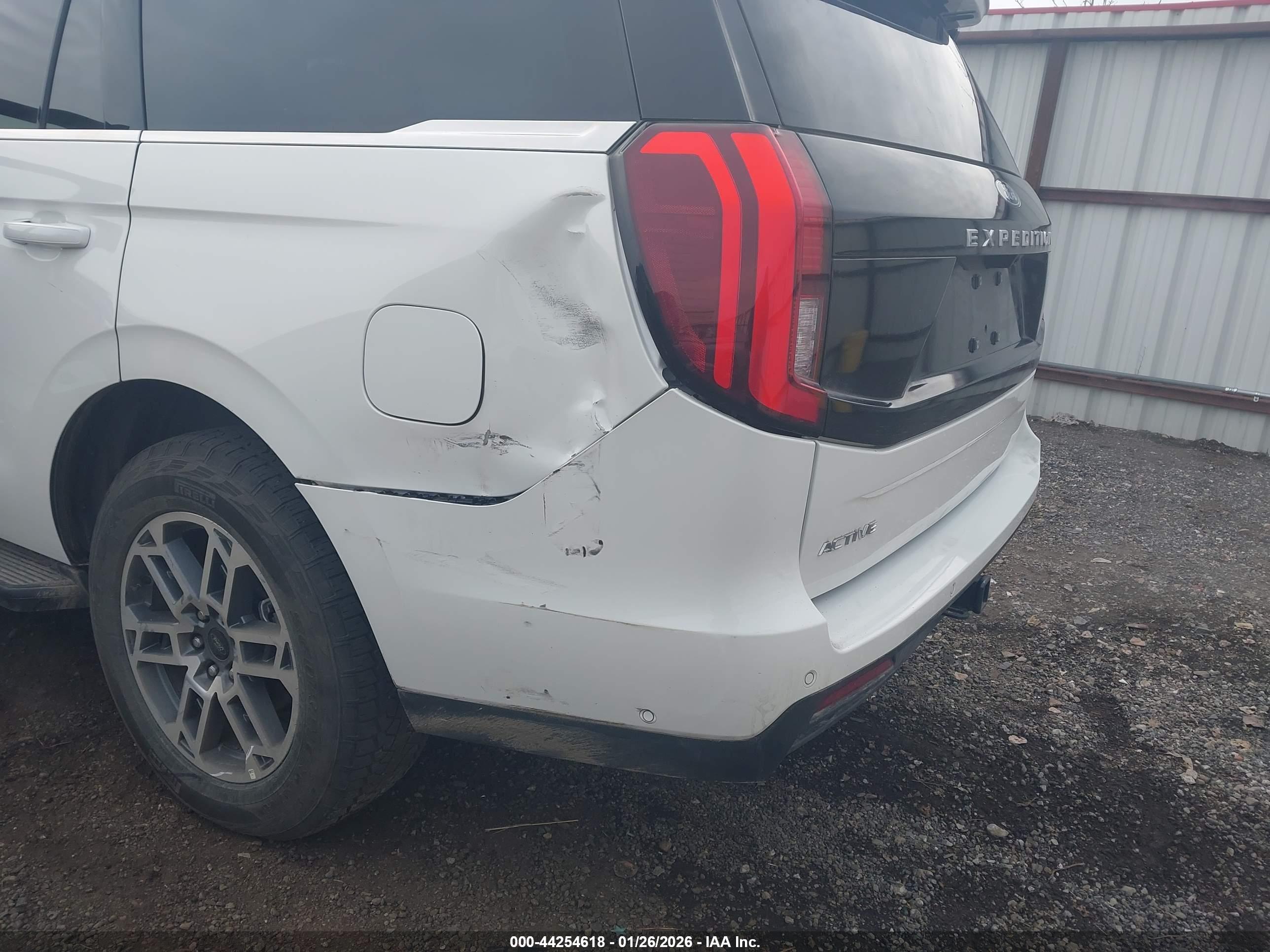 FORD EXPEDITION image 6