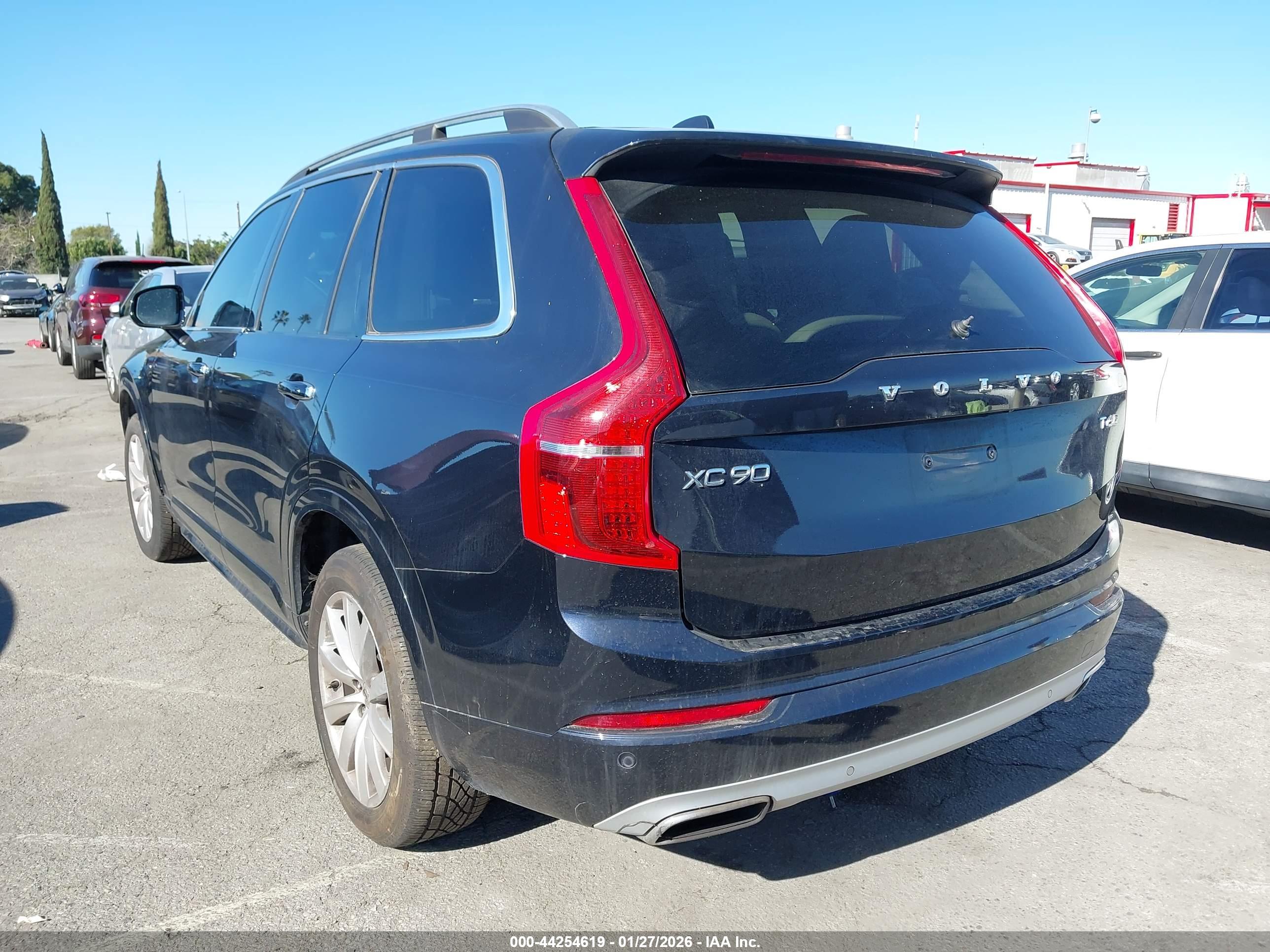 VOLVO XC90 image 3