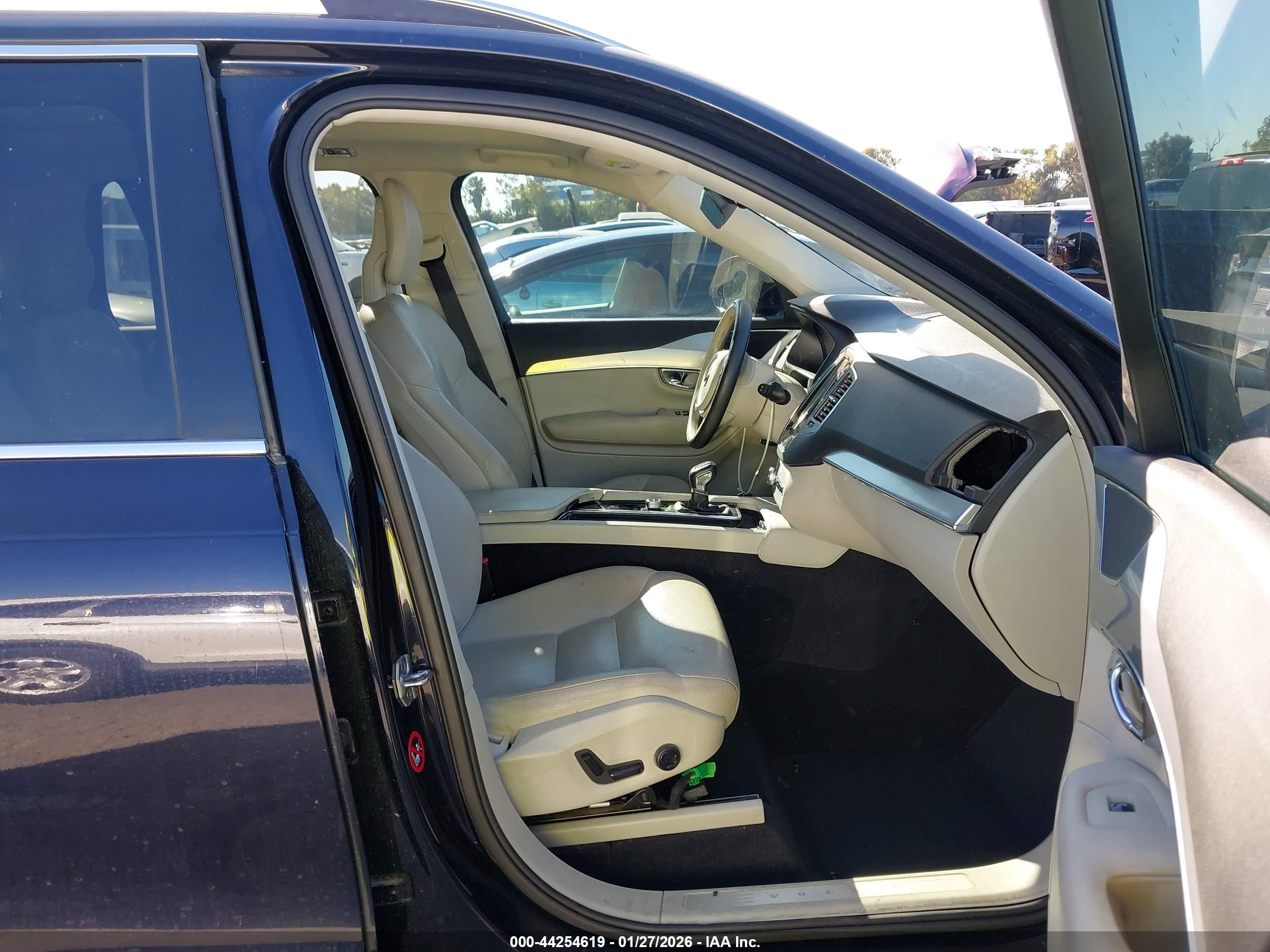 VOLVO XC90 image 5