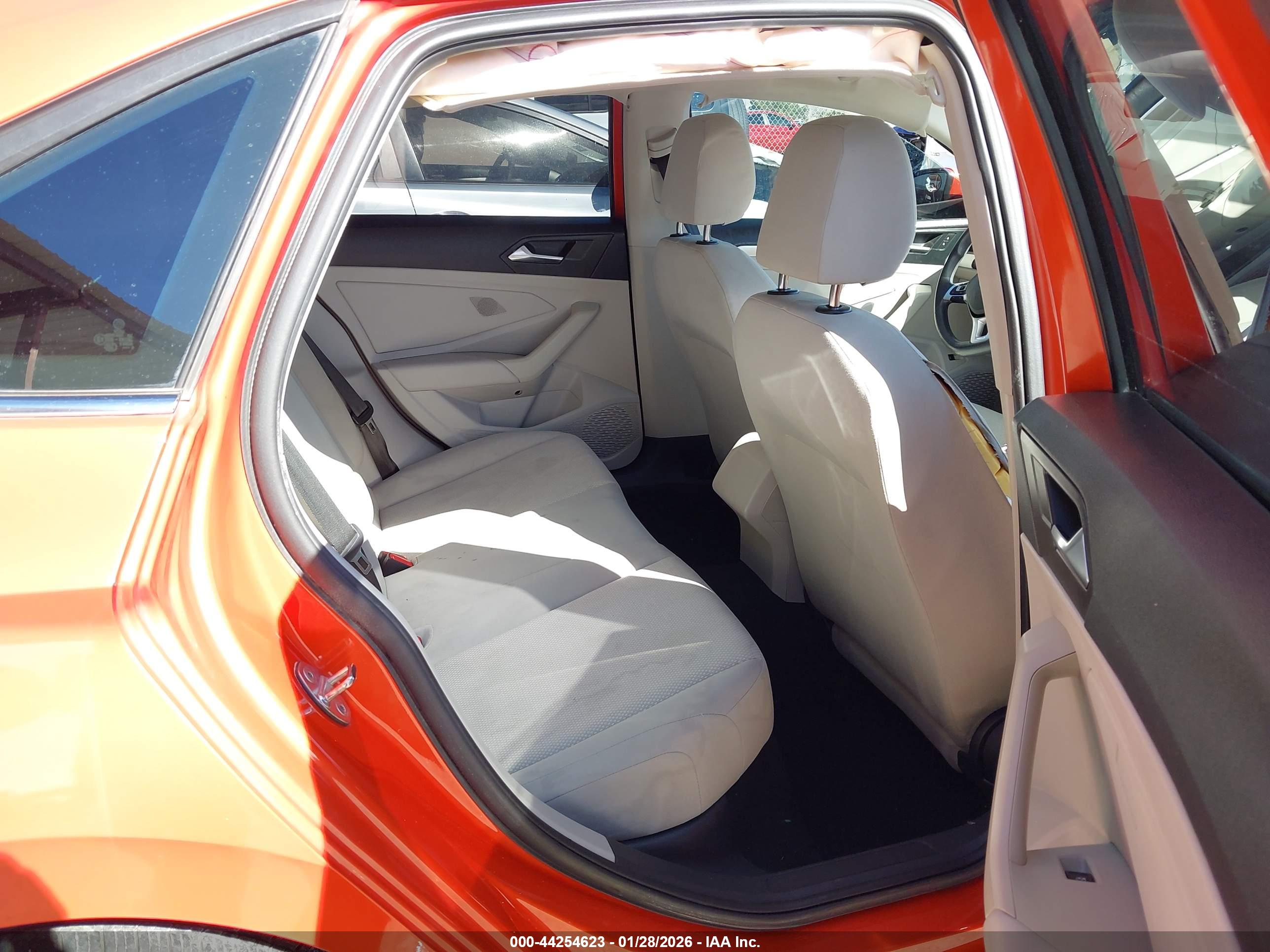 VOLKSWAGEN JETTA image 8
