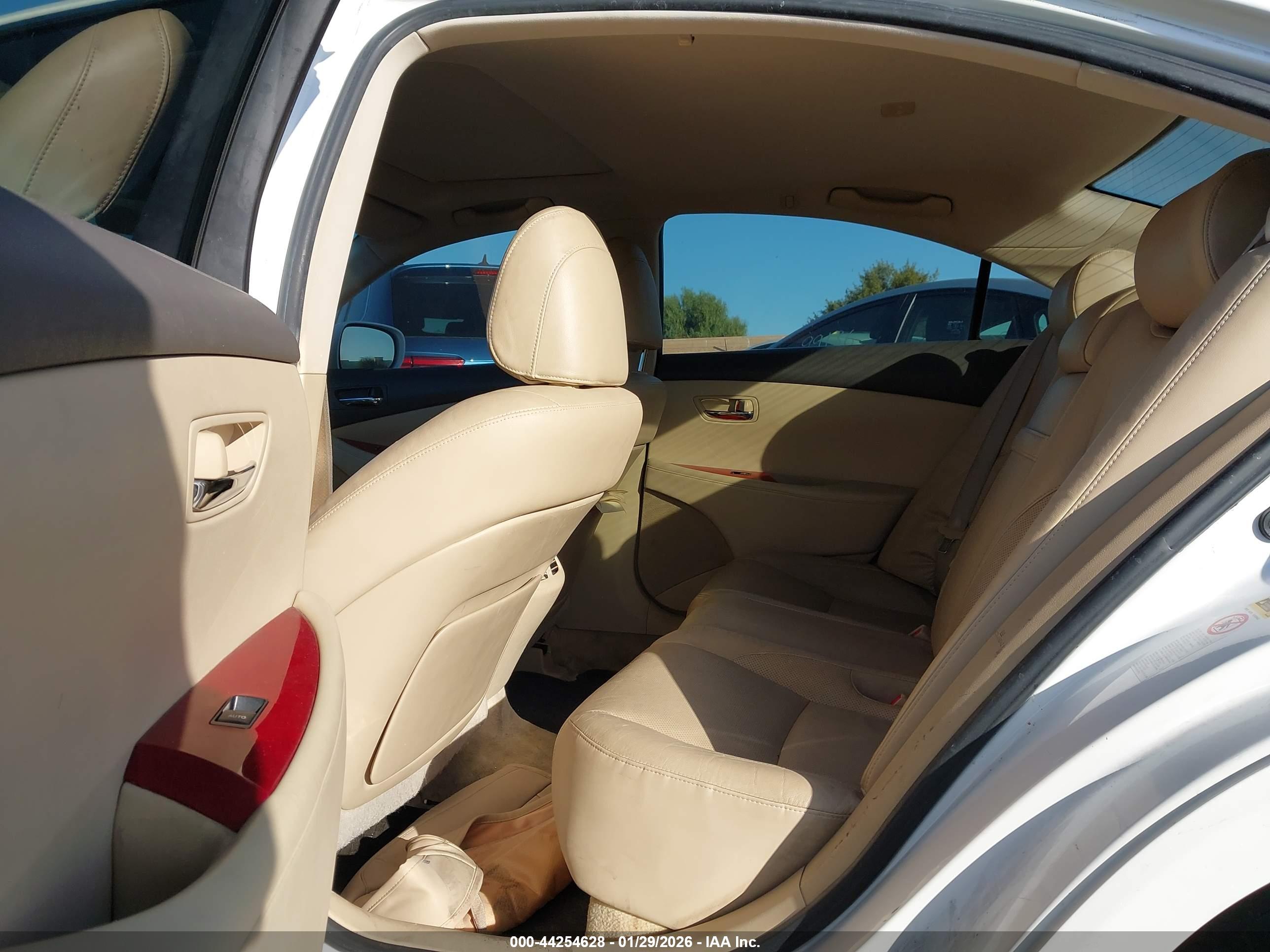 LEXUS ES image 8