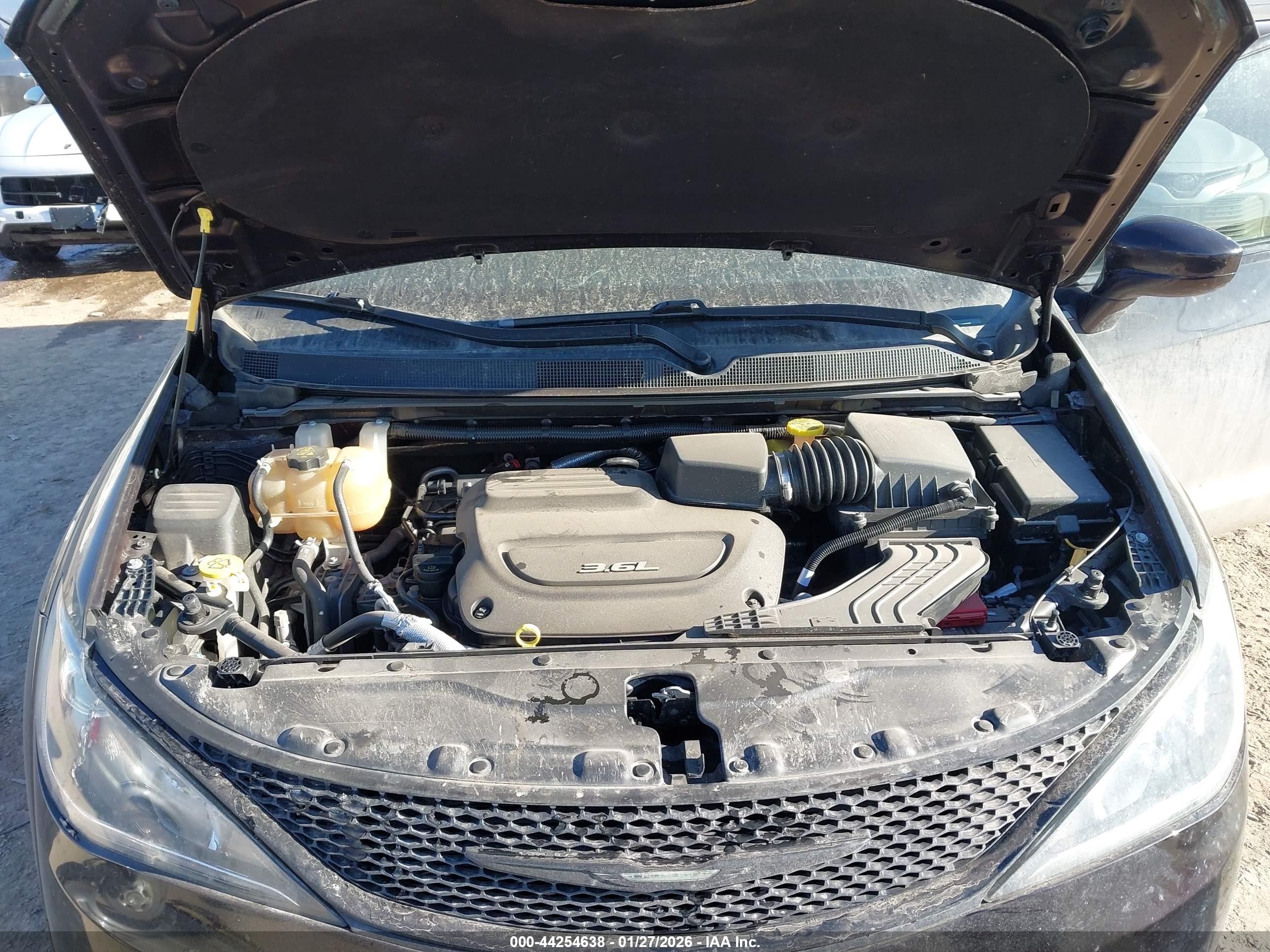 CHRYSLER PACIFICA image 10