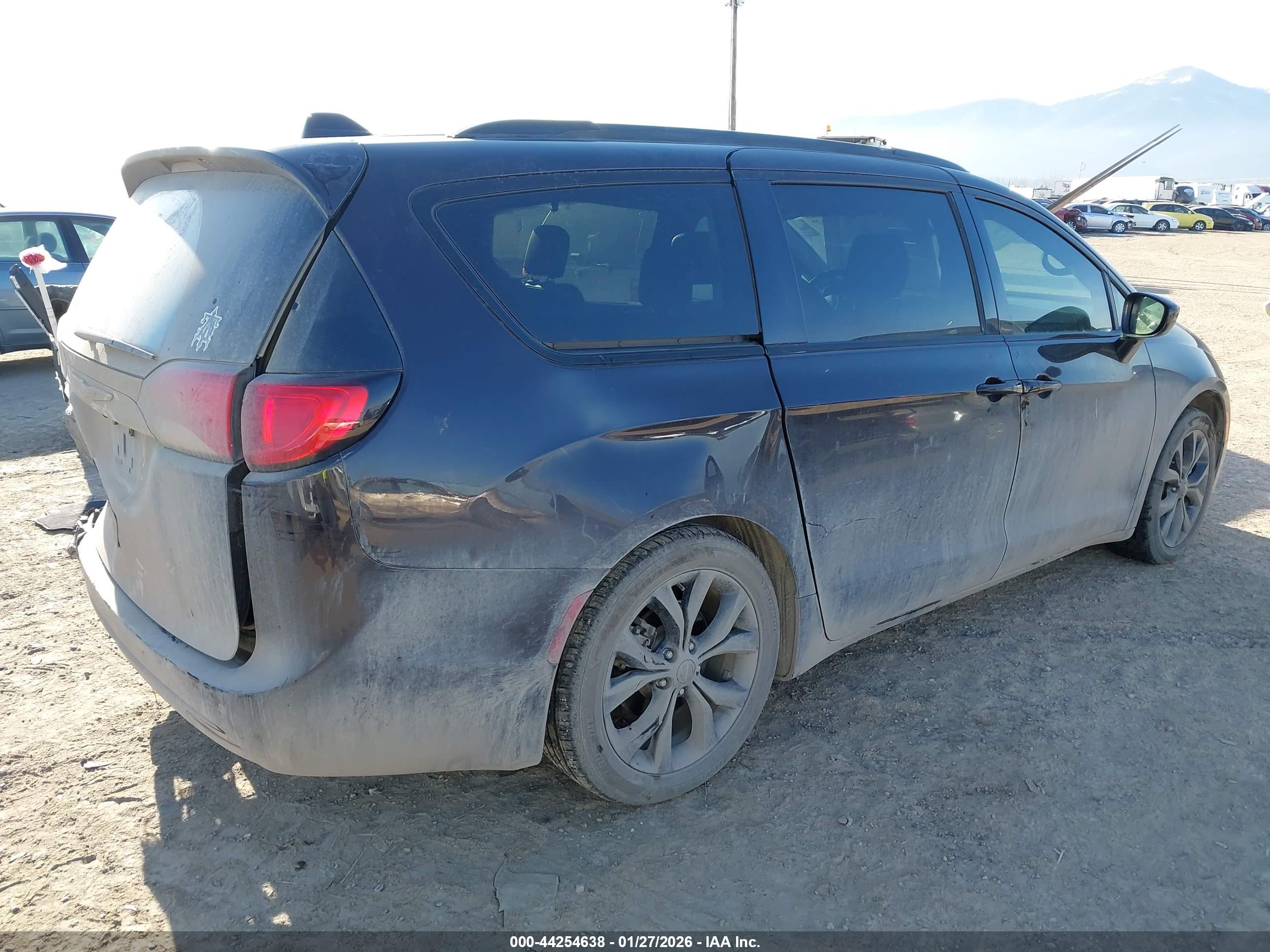 CHRYSLER PACIFICA image 4