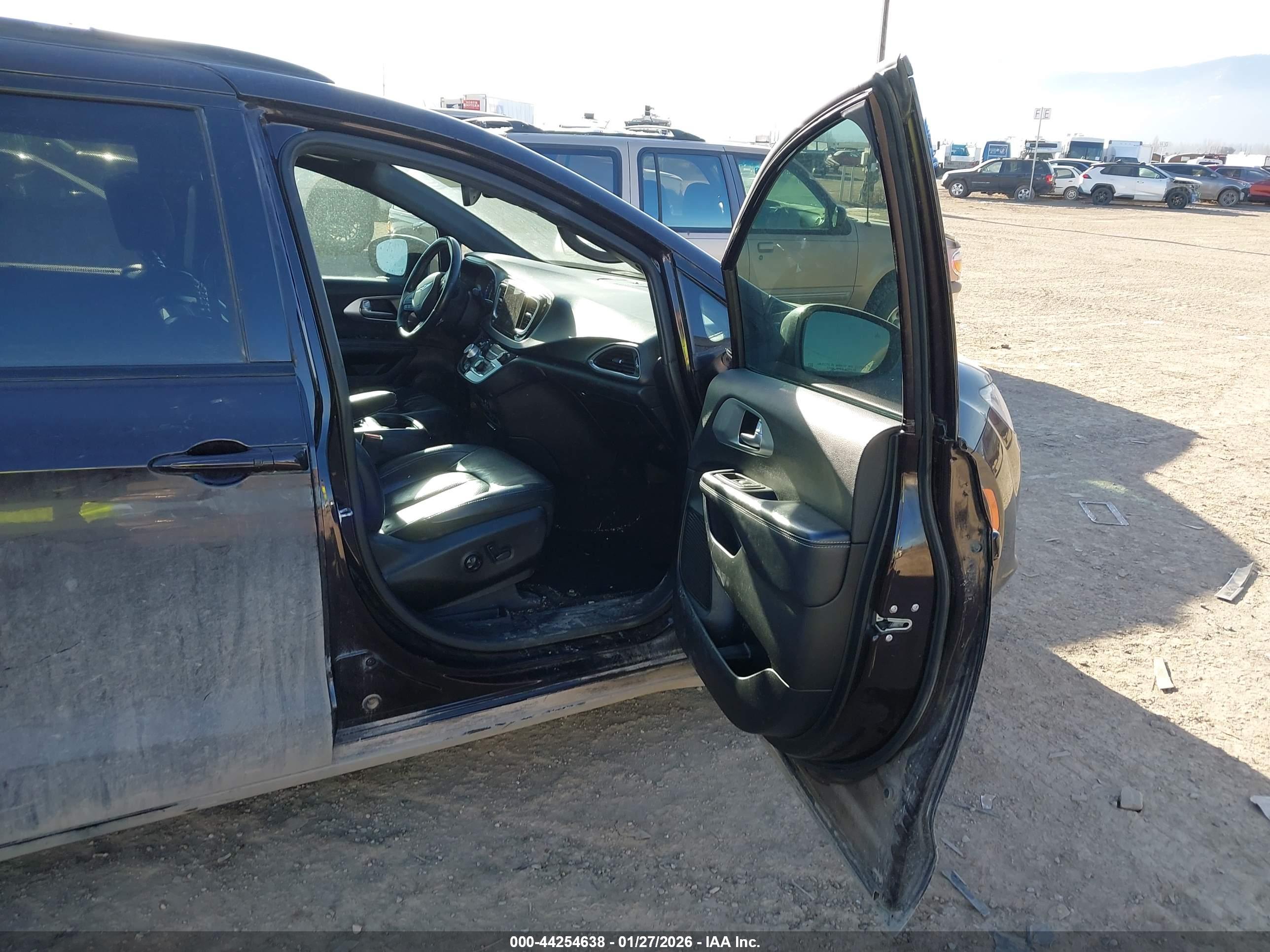 CHRYSLER PACIFICA image 5
