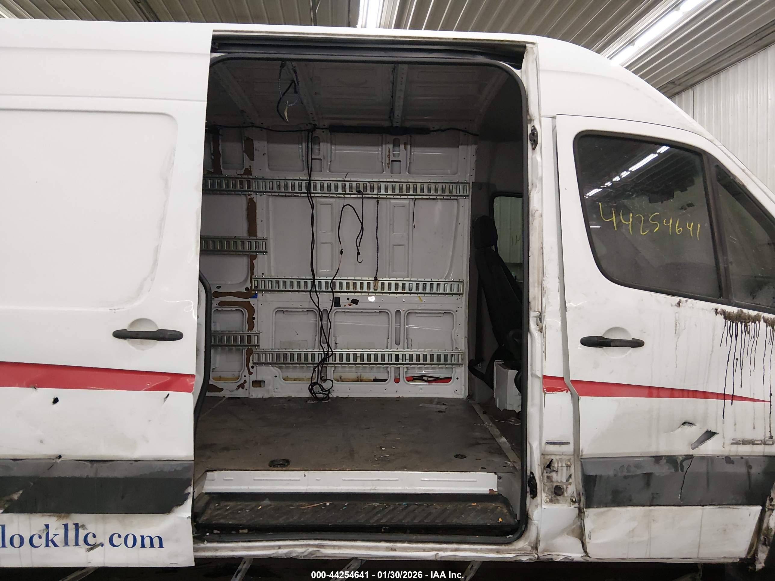 MERCEDES-BENZ SPRINTER image 8