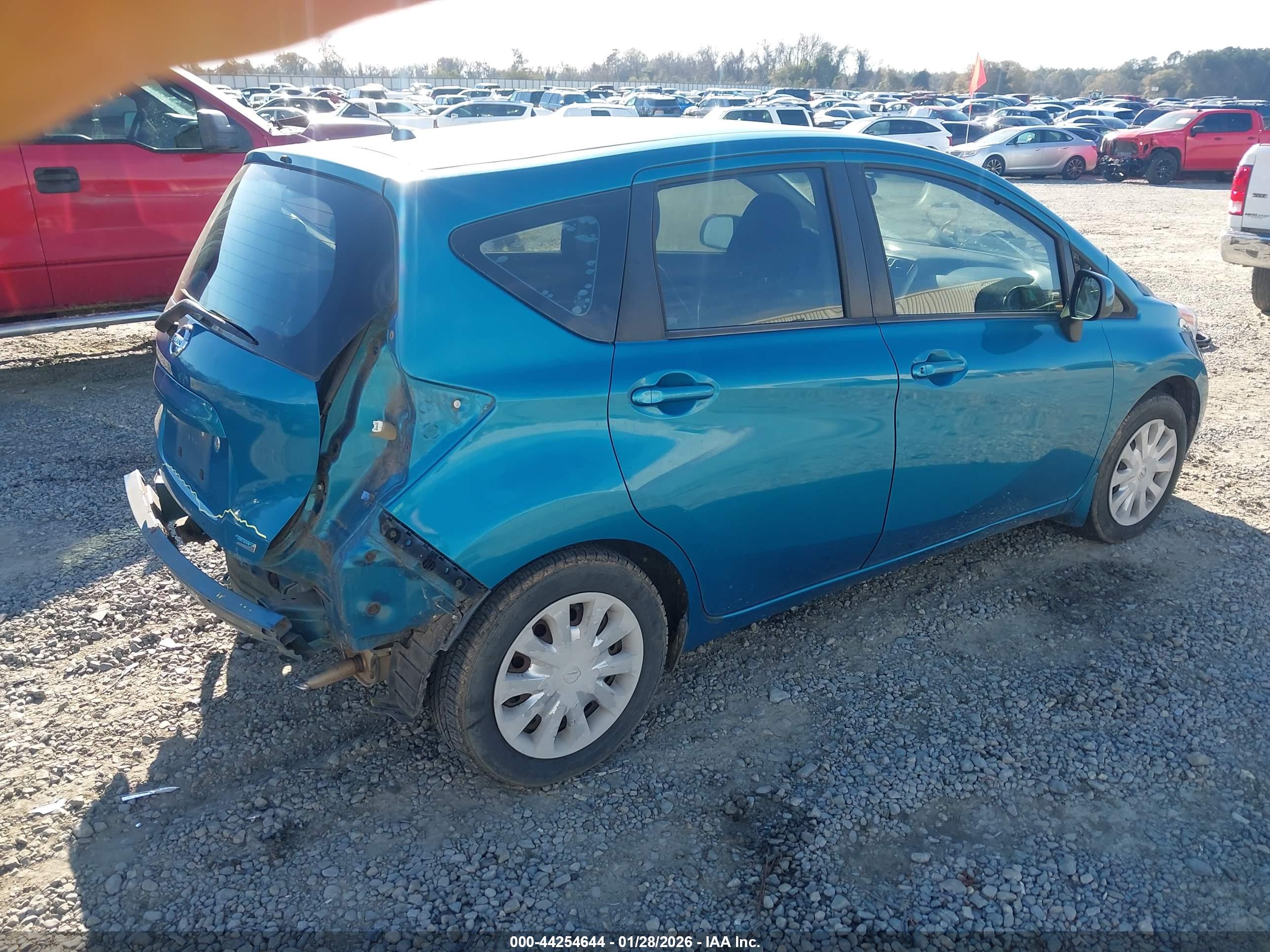 NISSAN VERSA image 4