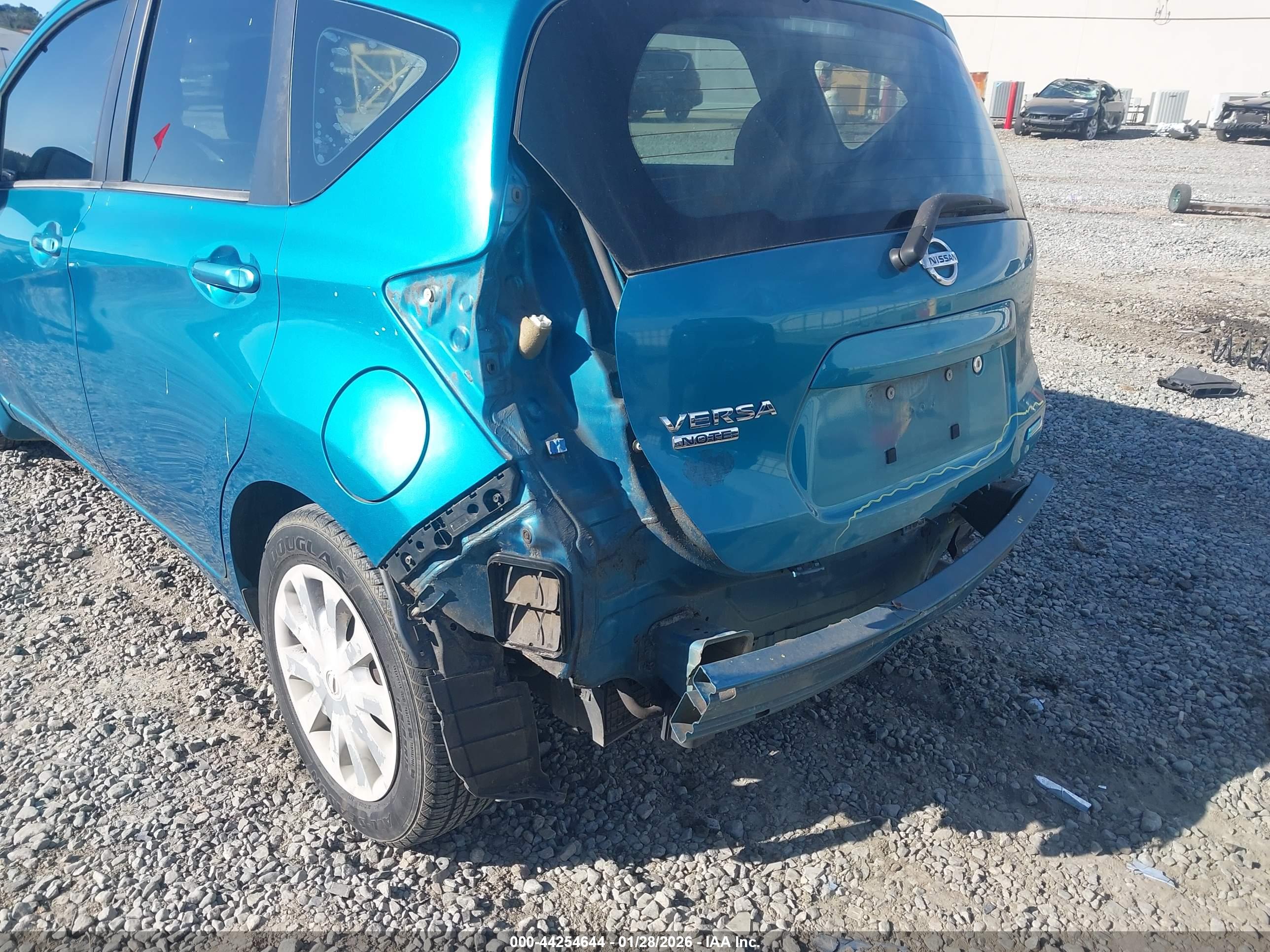 NISSAN VERSA image 6