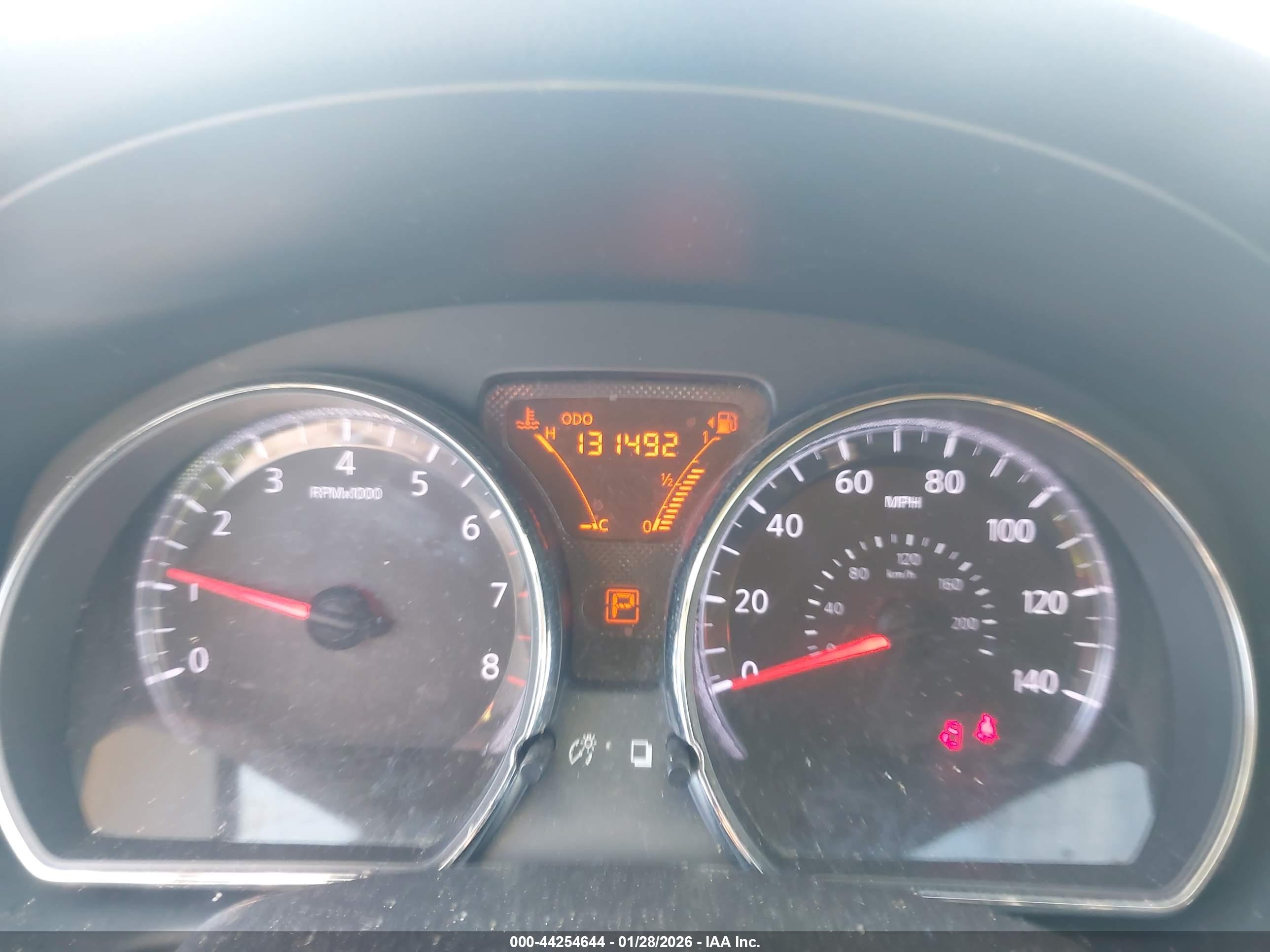 NISSAN VERSA image 7