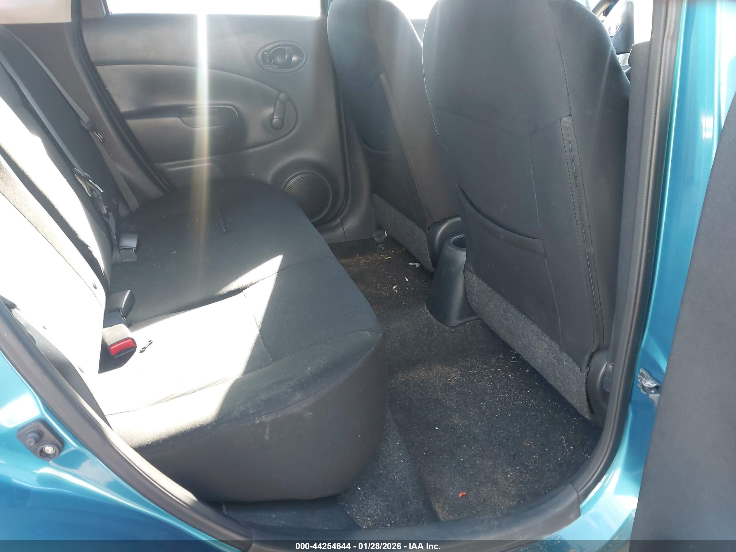 NISSAN VERSA image 8