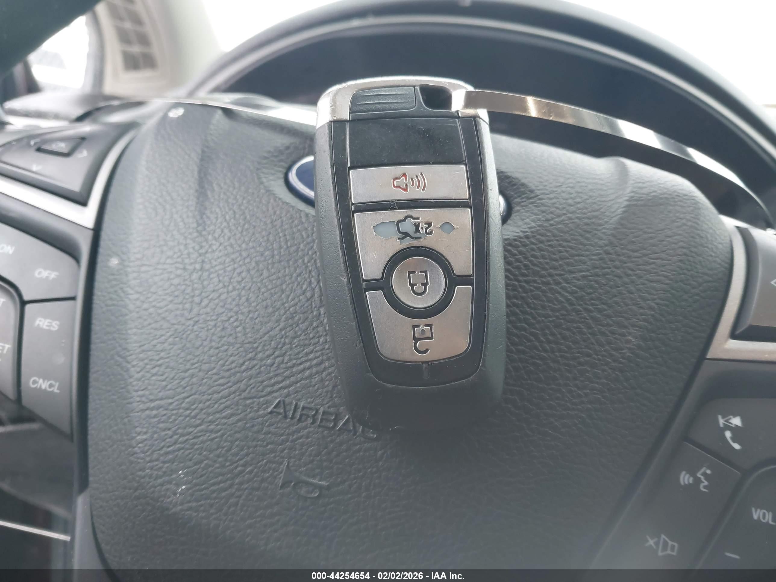 FORD FUSION image 11