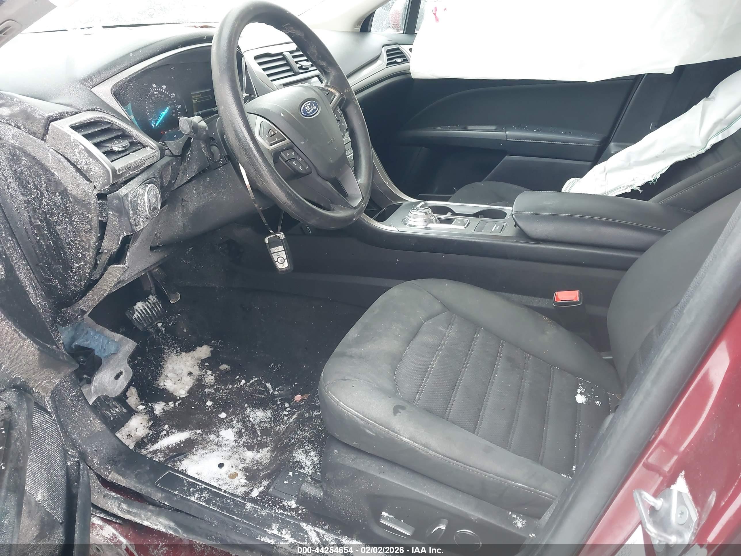 FORD FUSION image 5