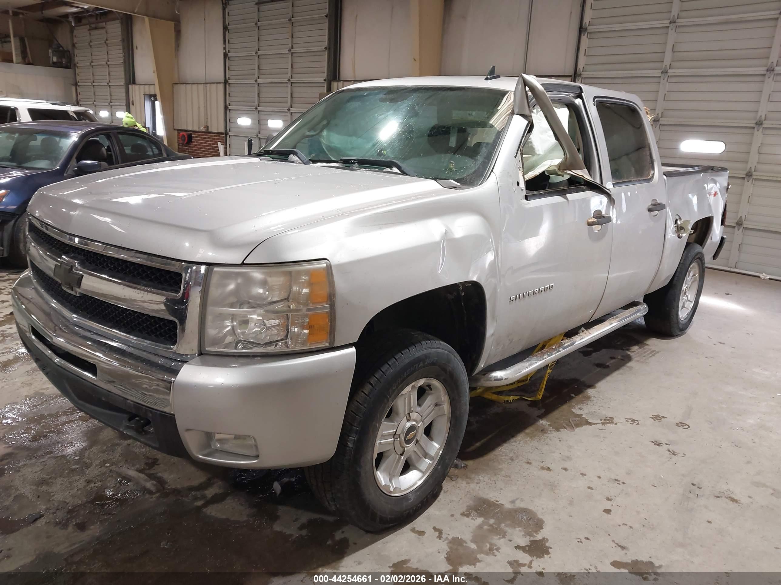 CHEVROLET SILVERADO image 2