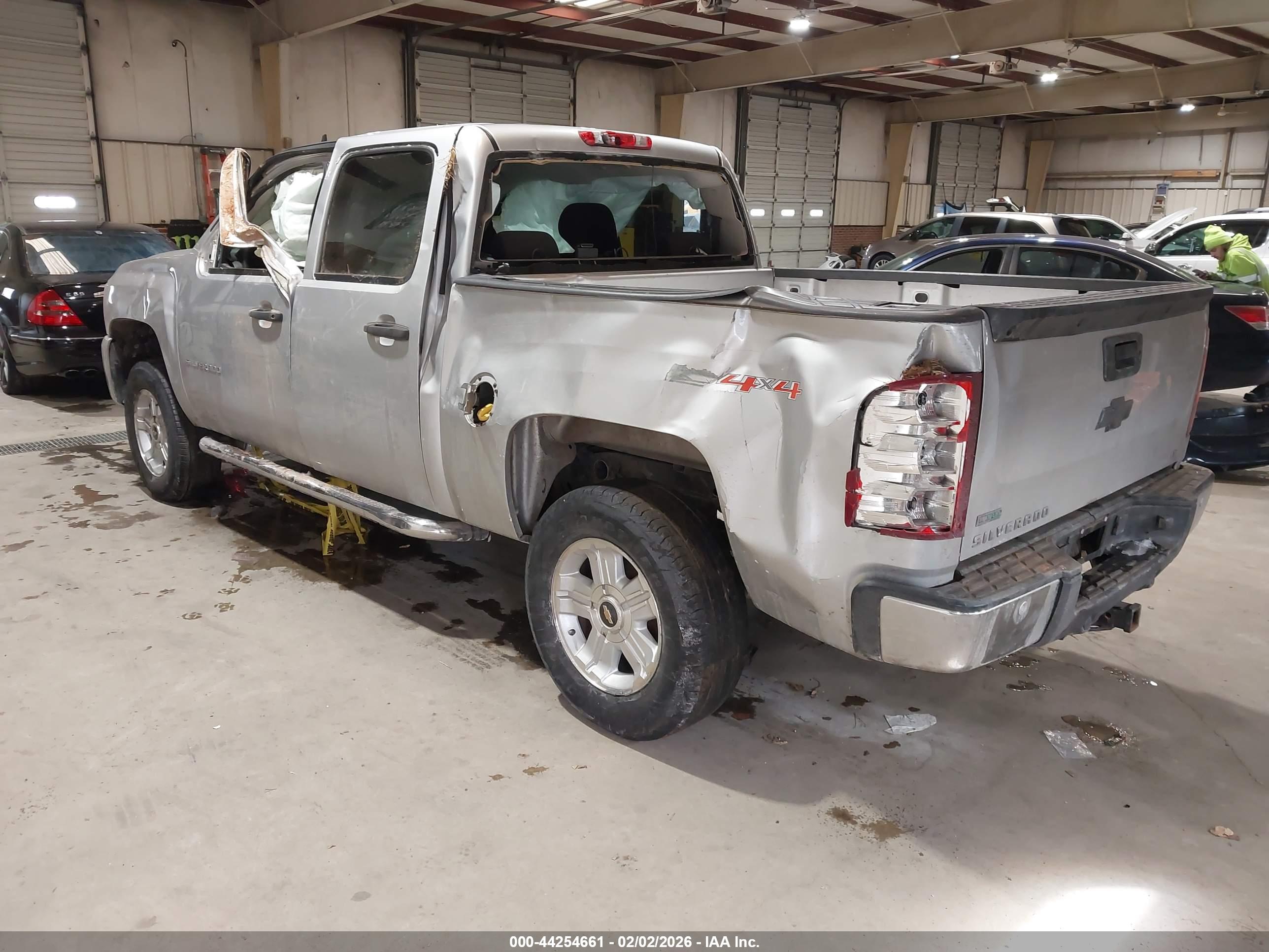 CHEVROLET SILVERADO image 3