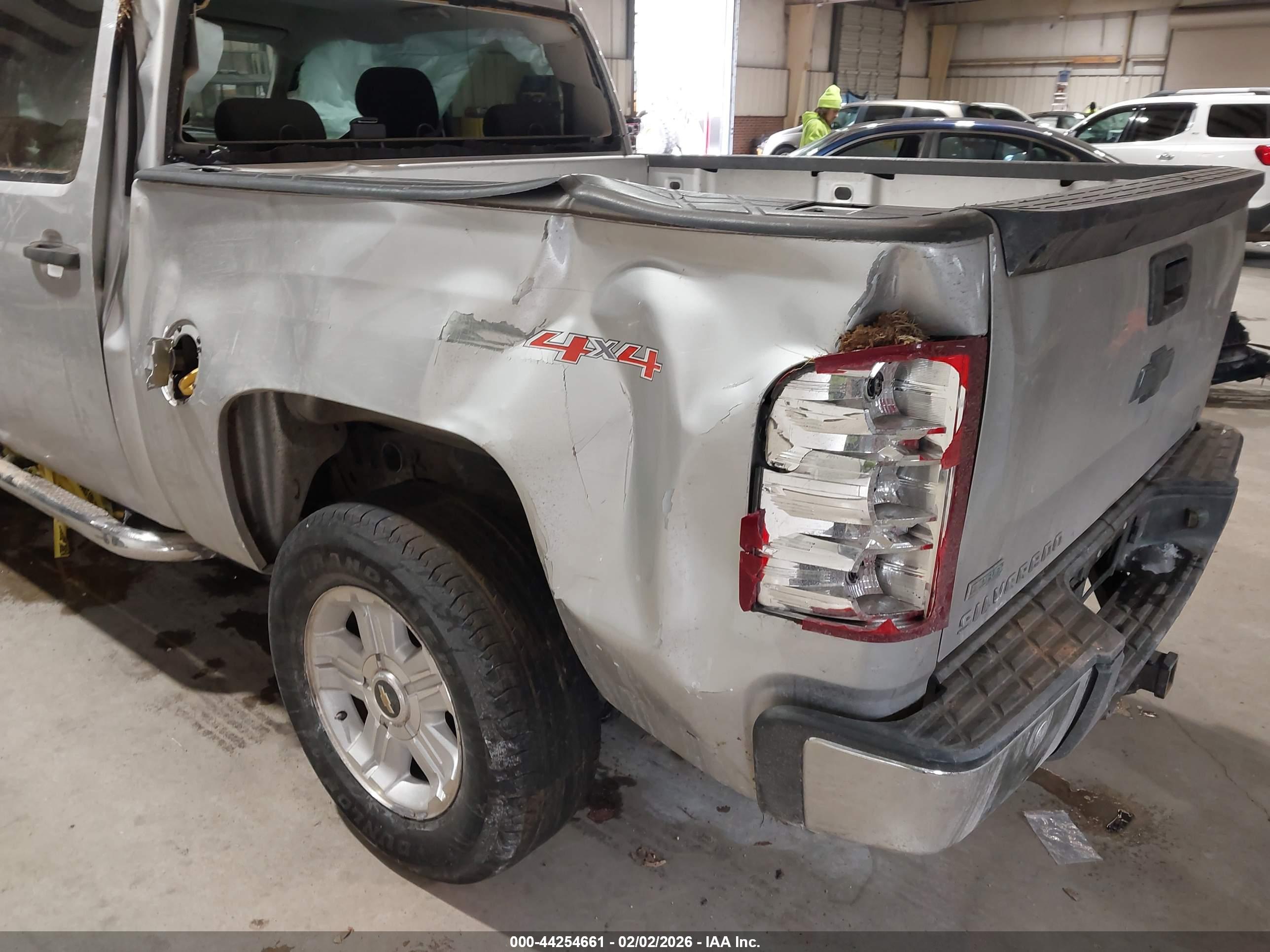 CHEVROLET SILVERADO image 6