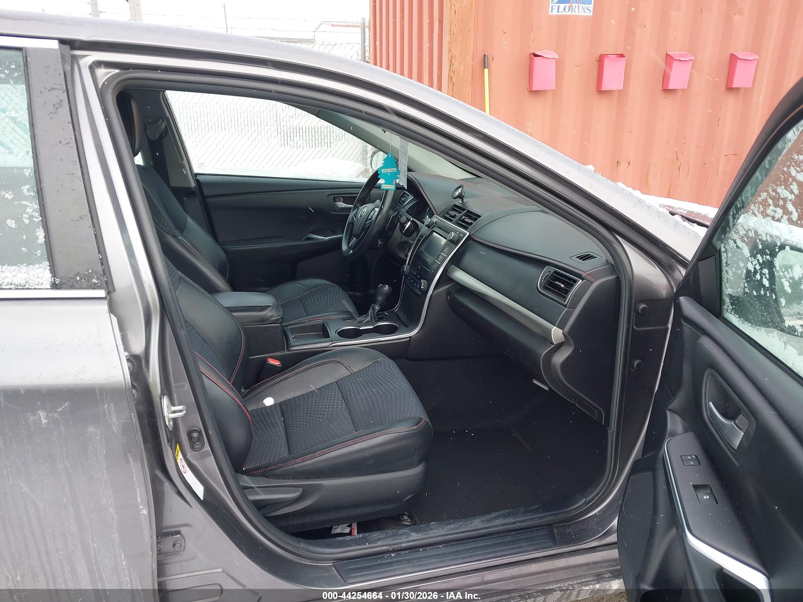 TOYOTA CAMRY image 5