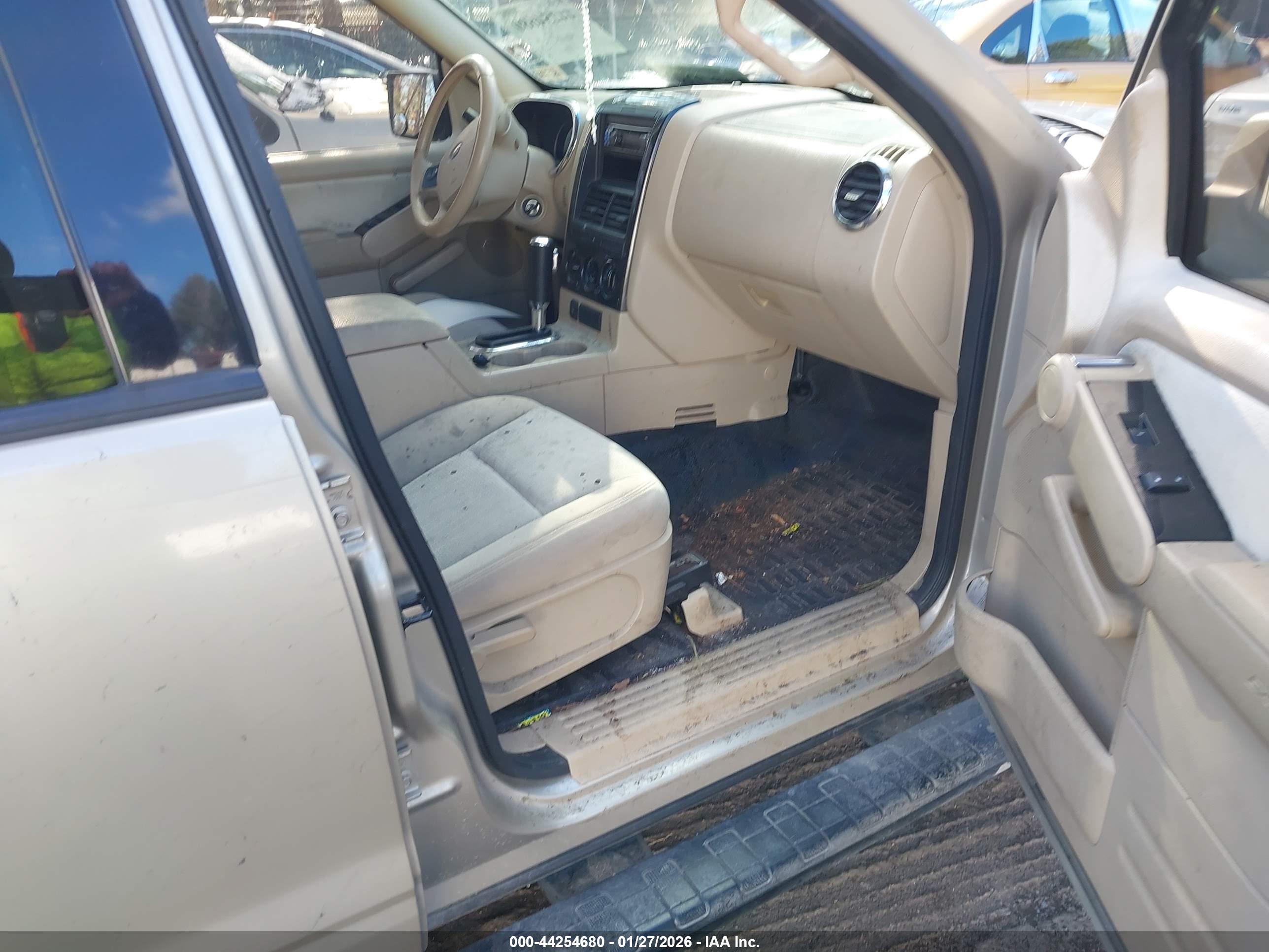 FORD EXPLORER image 5