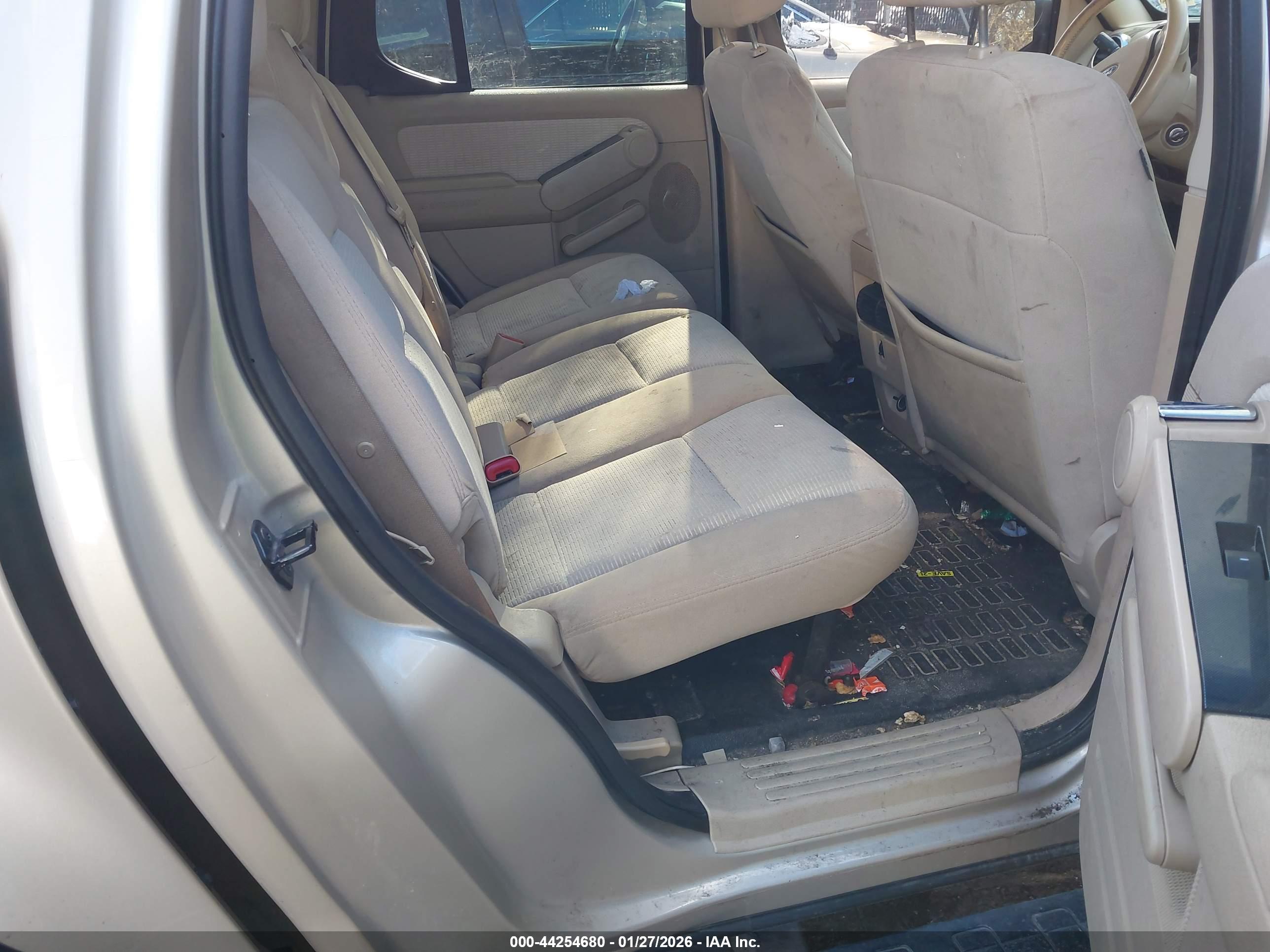 FORD EXPLORER image 8