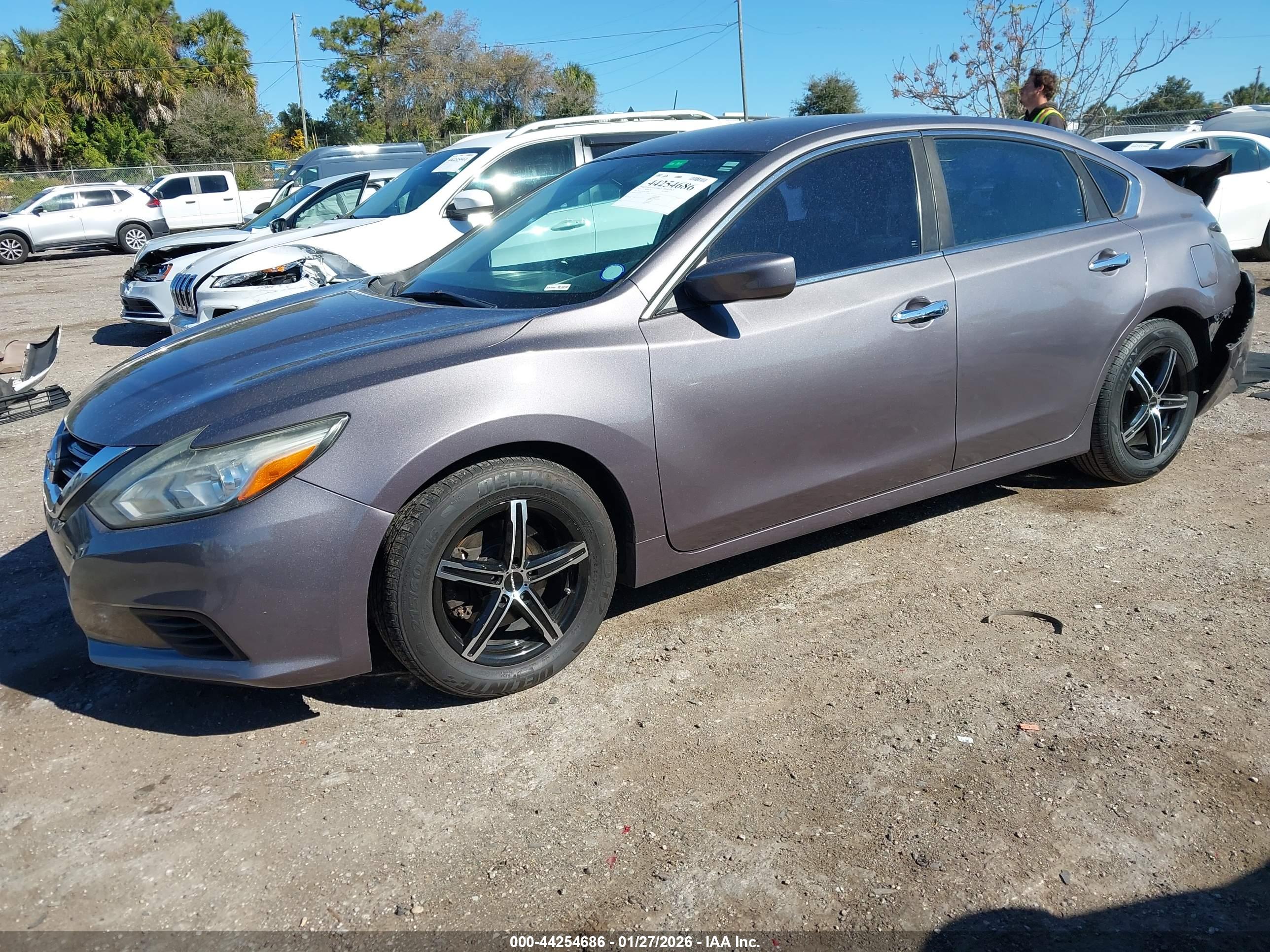 NISSAN ALTIMA image 2
