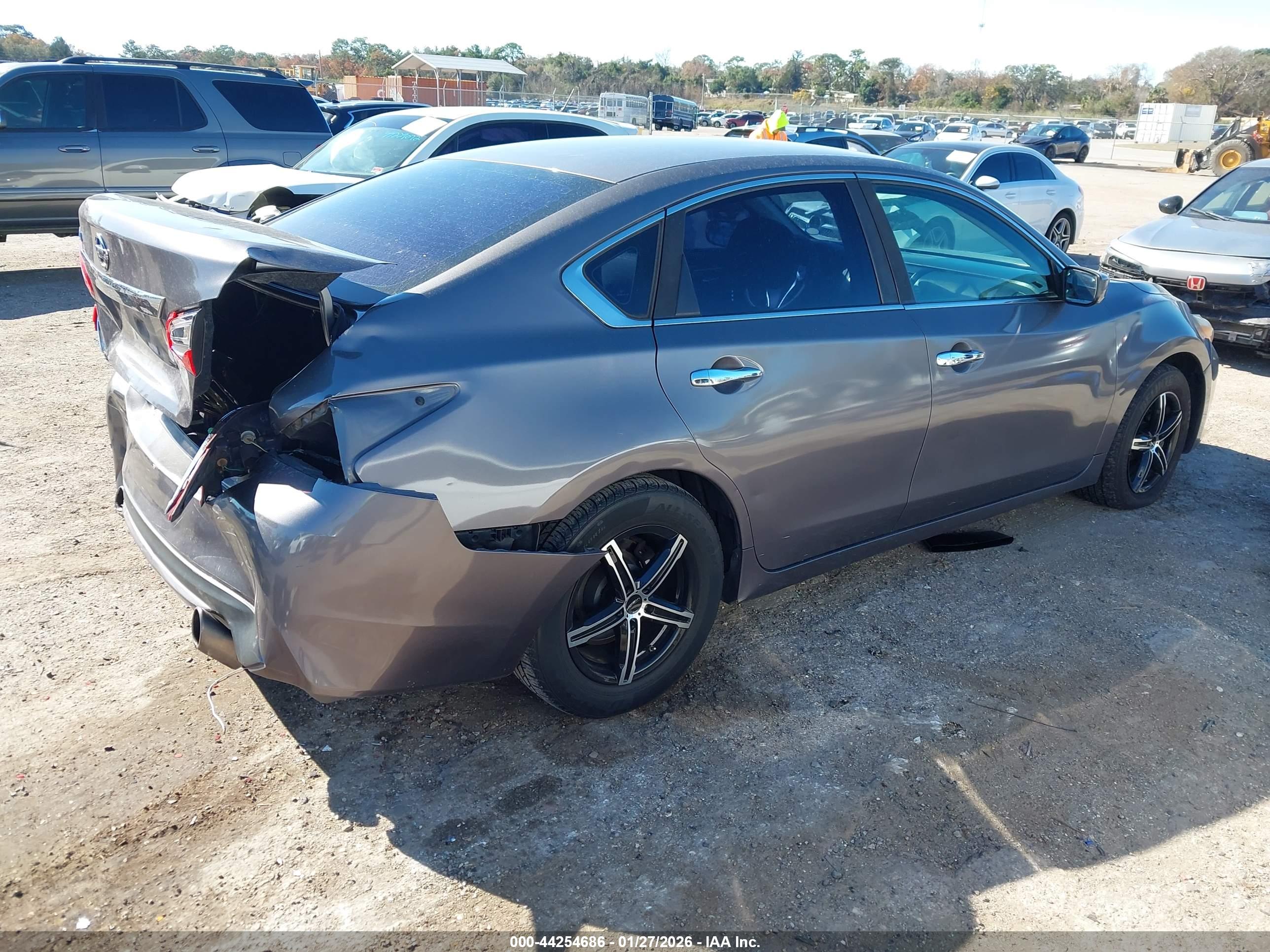NISSAN ALTIMA image 4