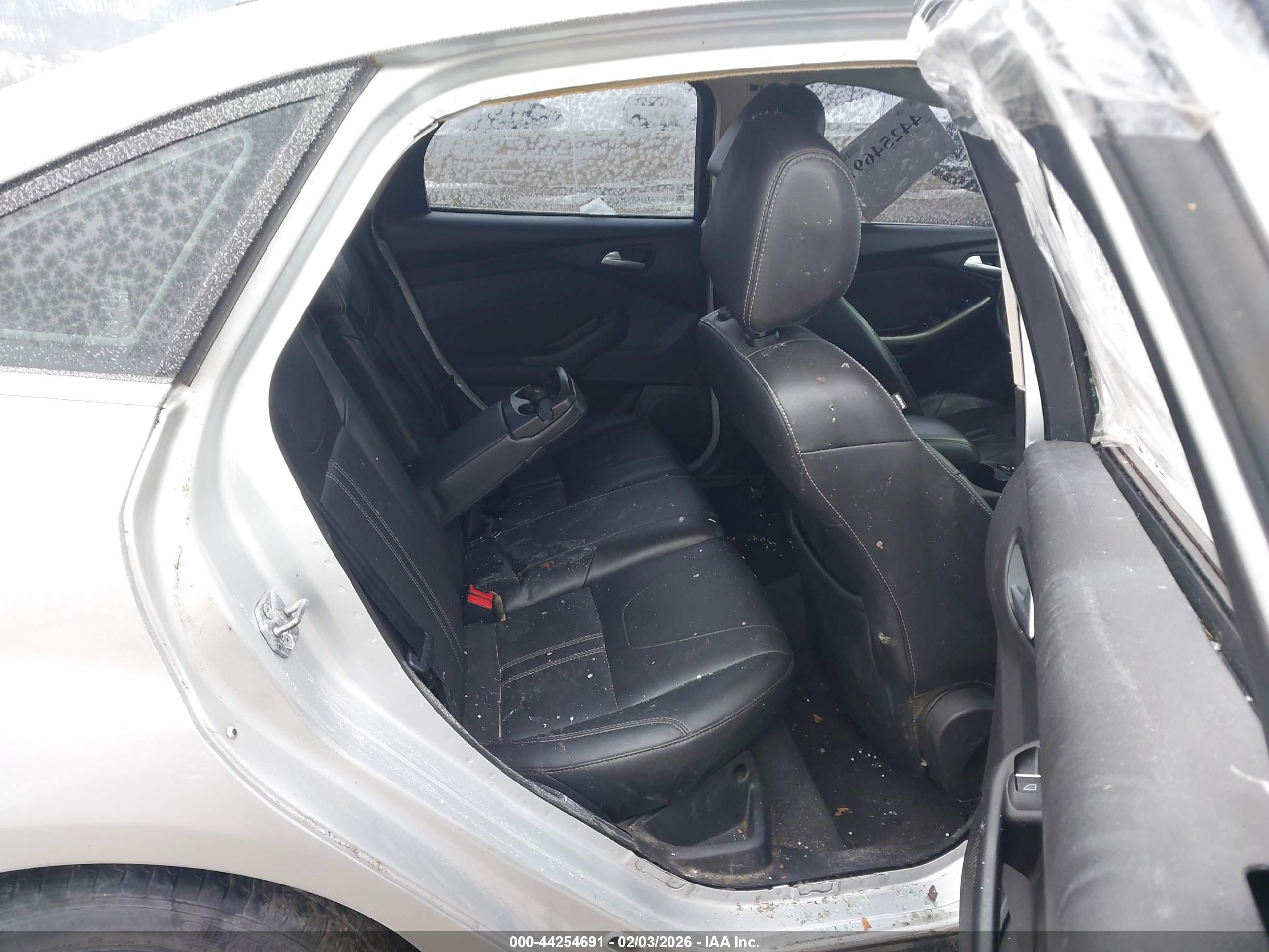 FORD FOCUS image 8