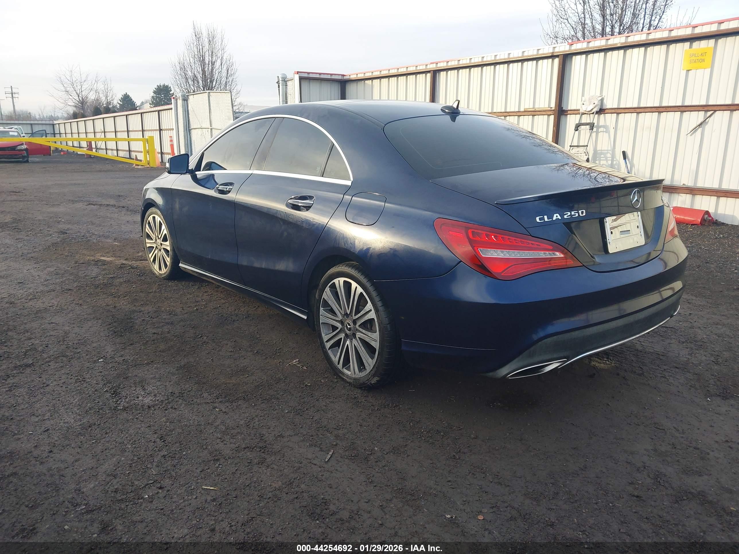 MERCEDES-BENZ CLA image 3