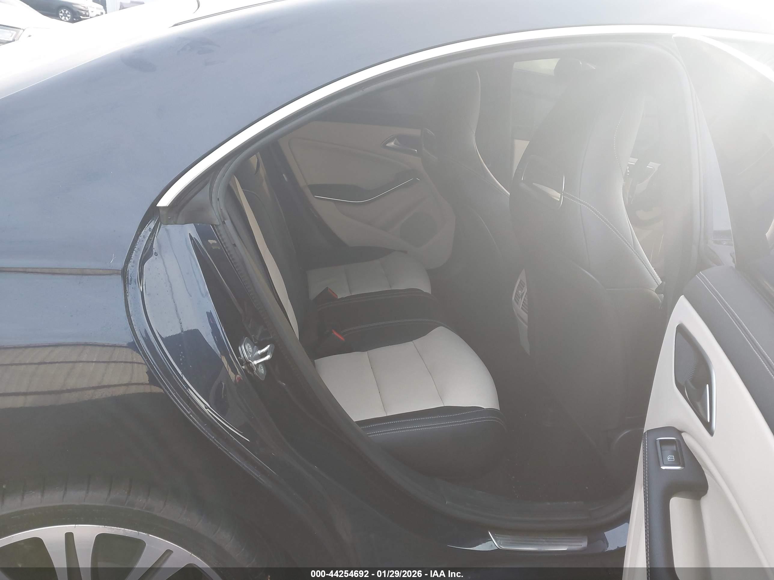 MERCEDES-BENZ CLA image 8