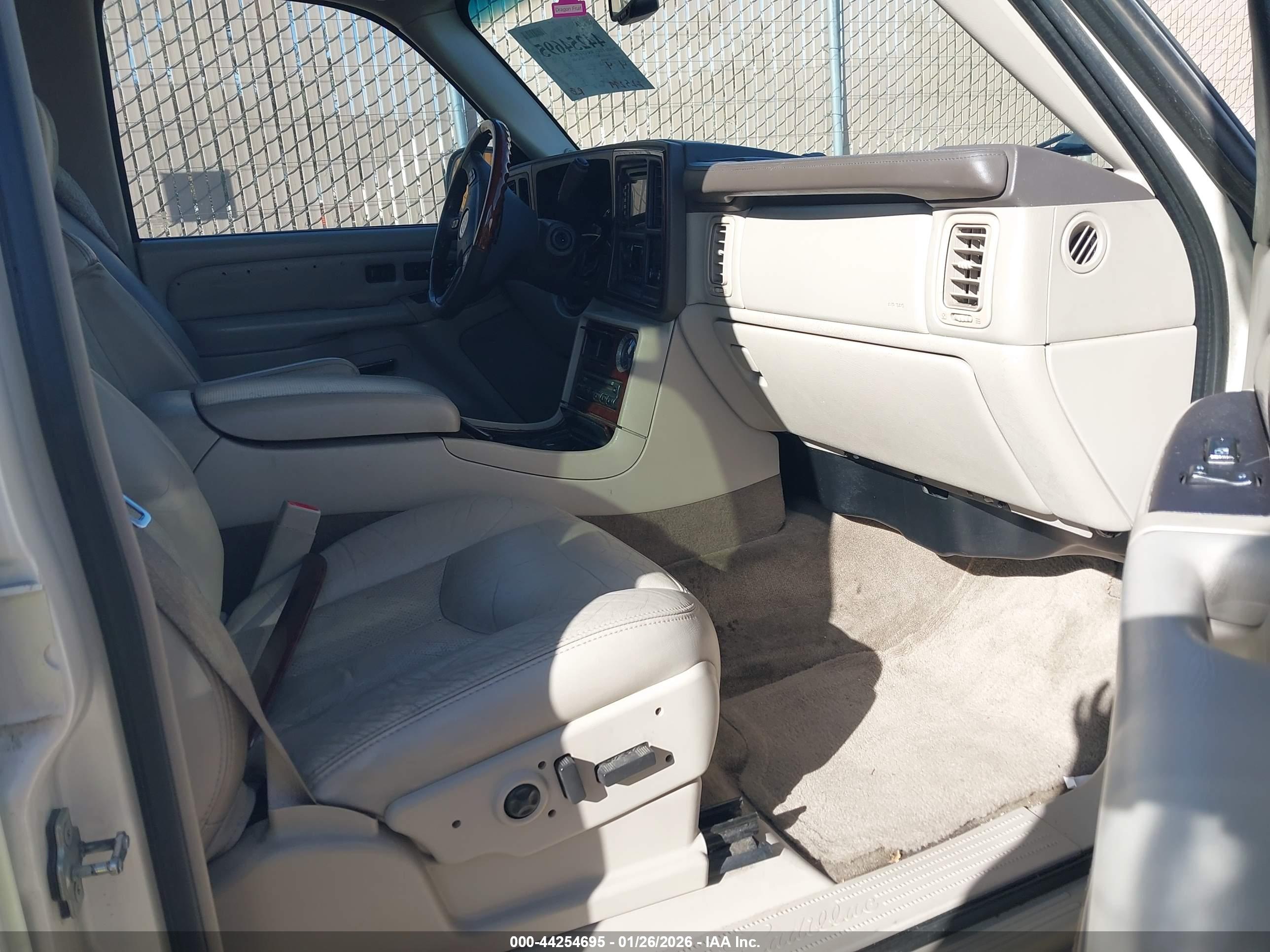 CADILLAC ESCALADE image 5