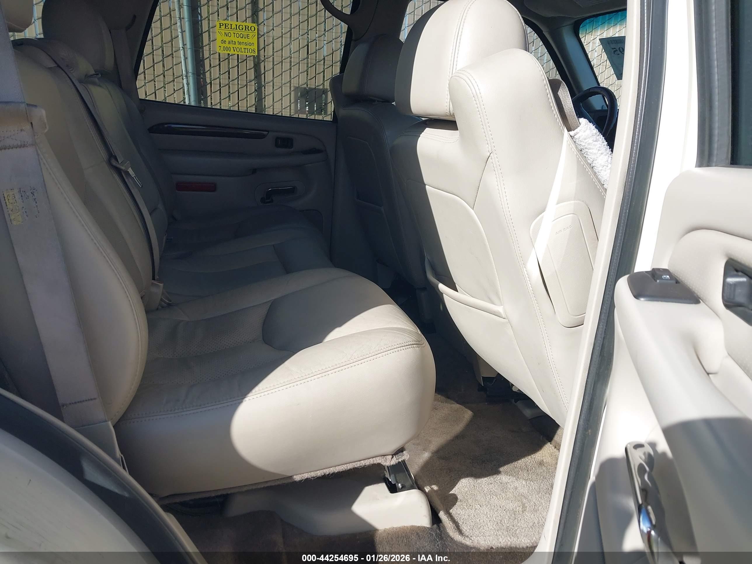 CADILLAC ESCALADE image 8