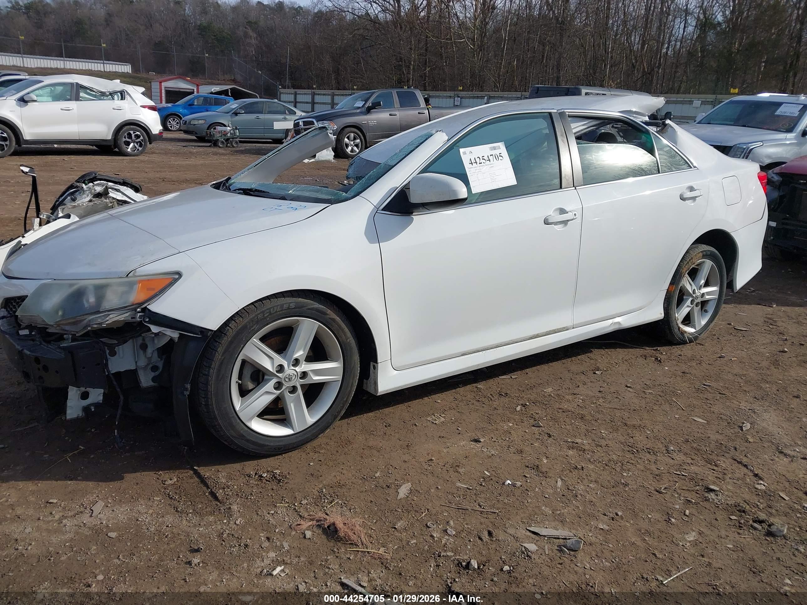 TOYOTA CAMRY image 2