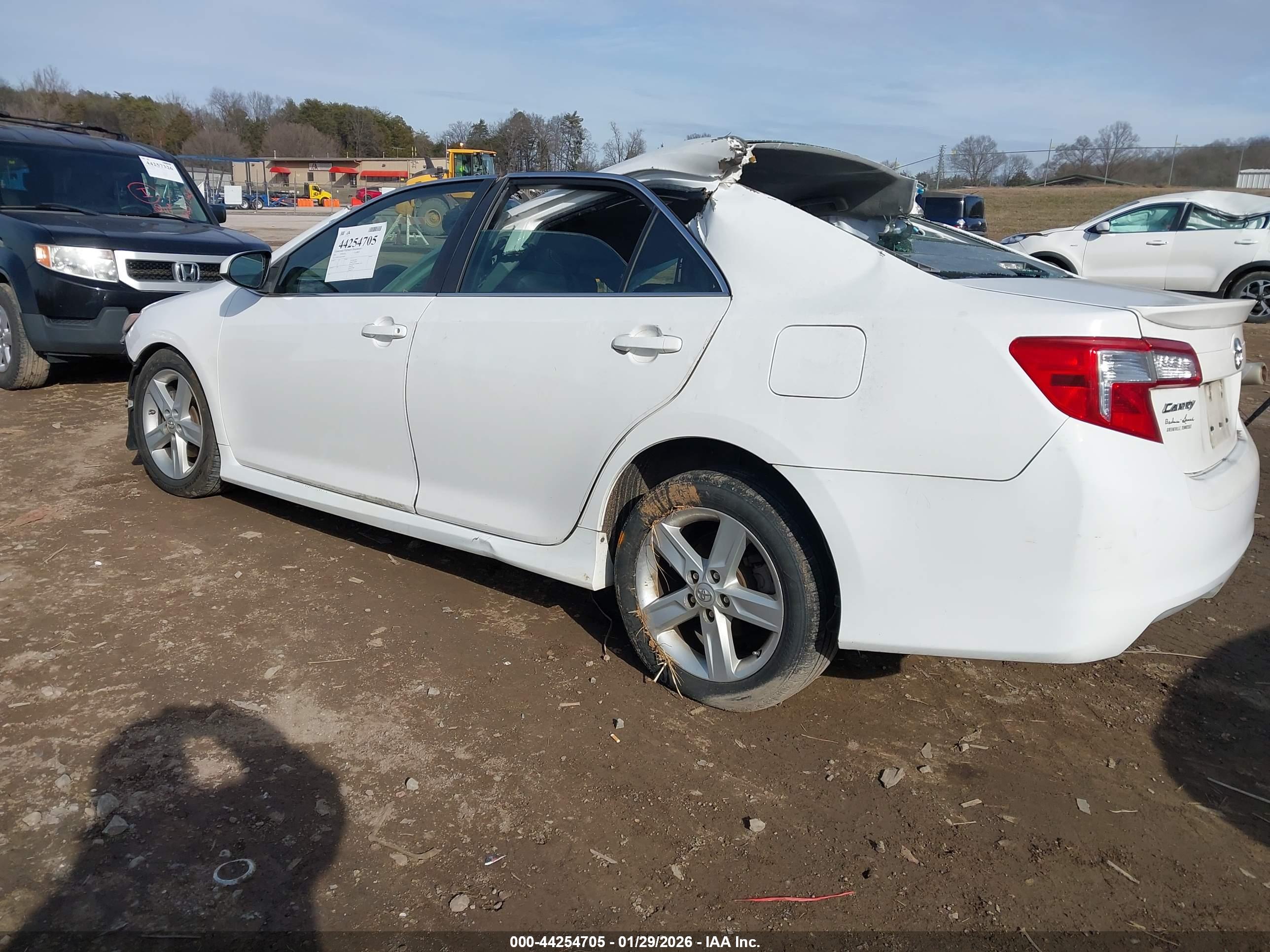 TOYOTA CAMRY image 3