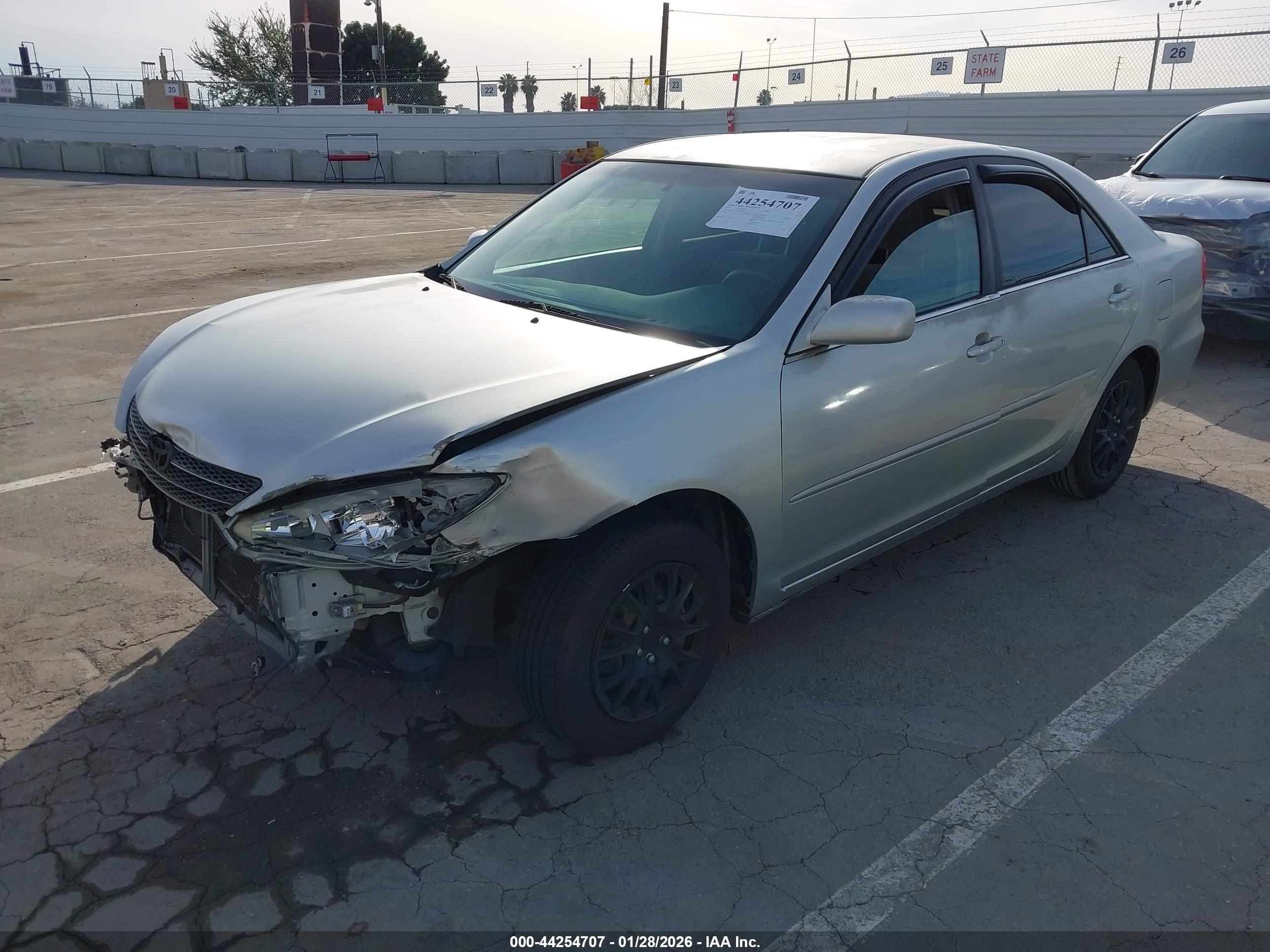TOYOTA CAMRY image 2