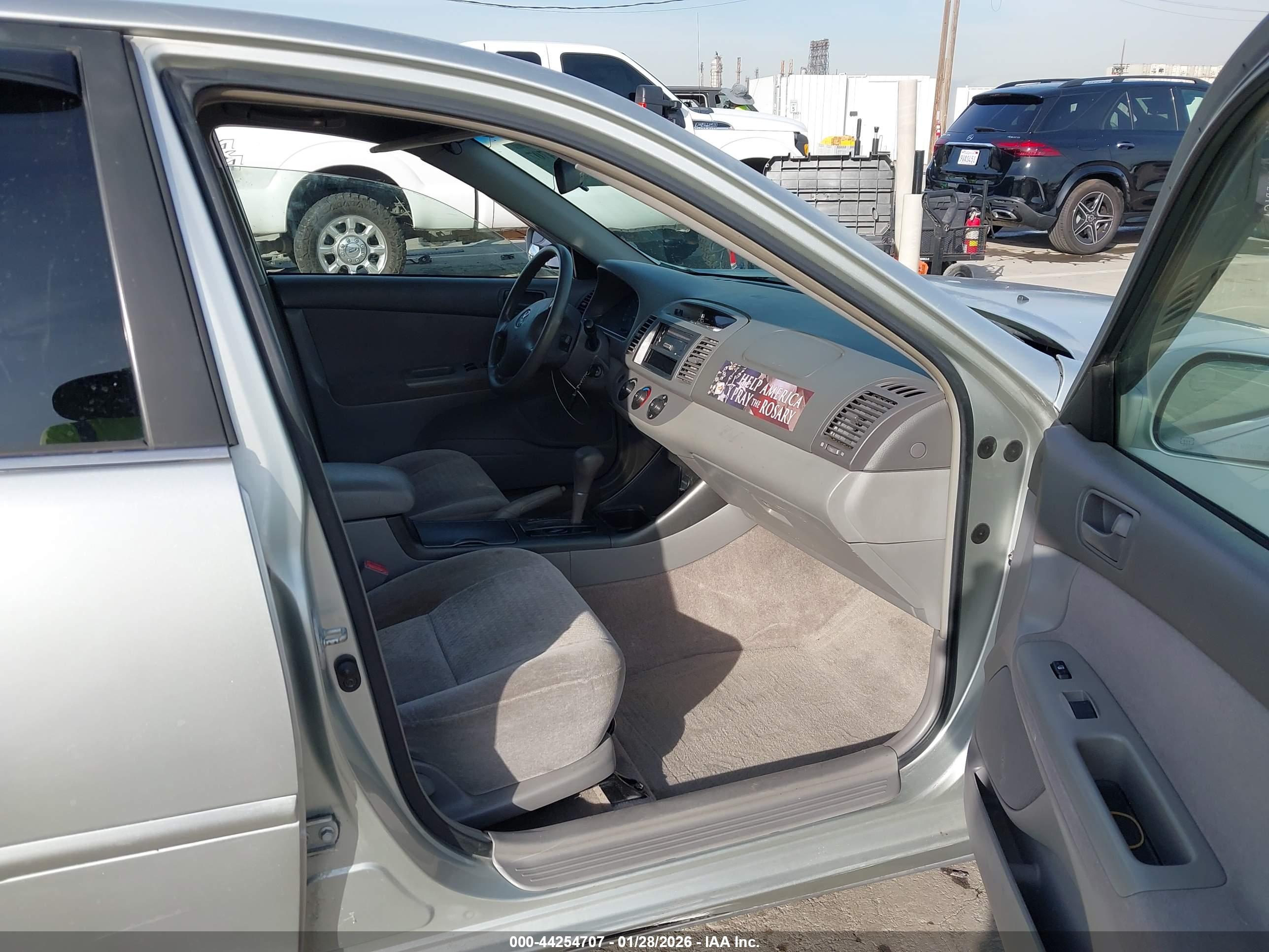 TOYOTA CAMRY image 5