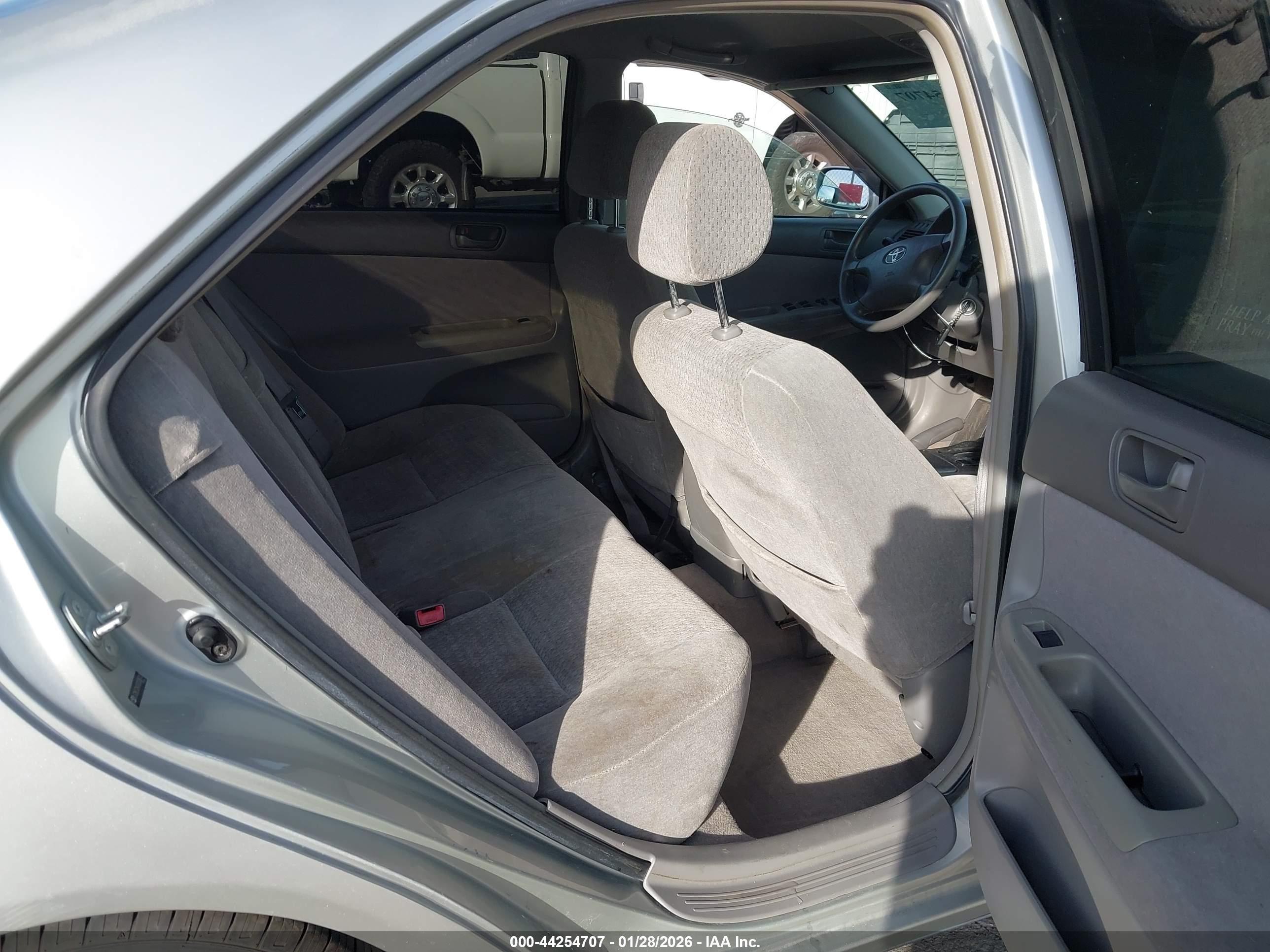 TOYOTA CAMRY image 8