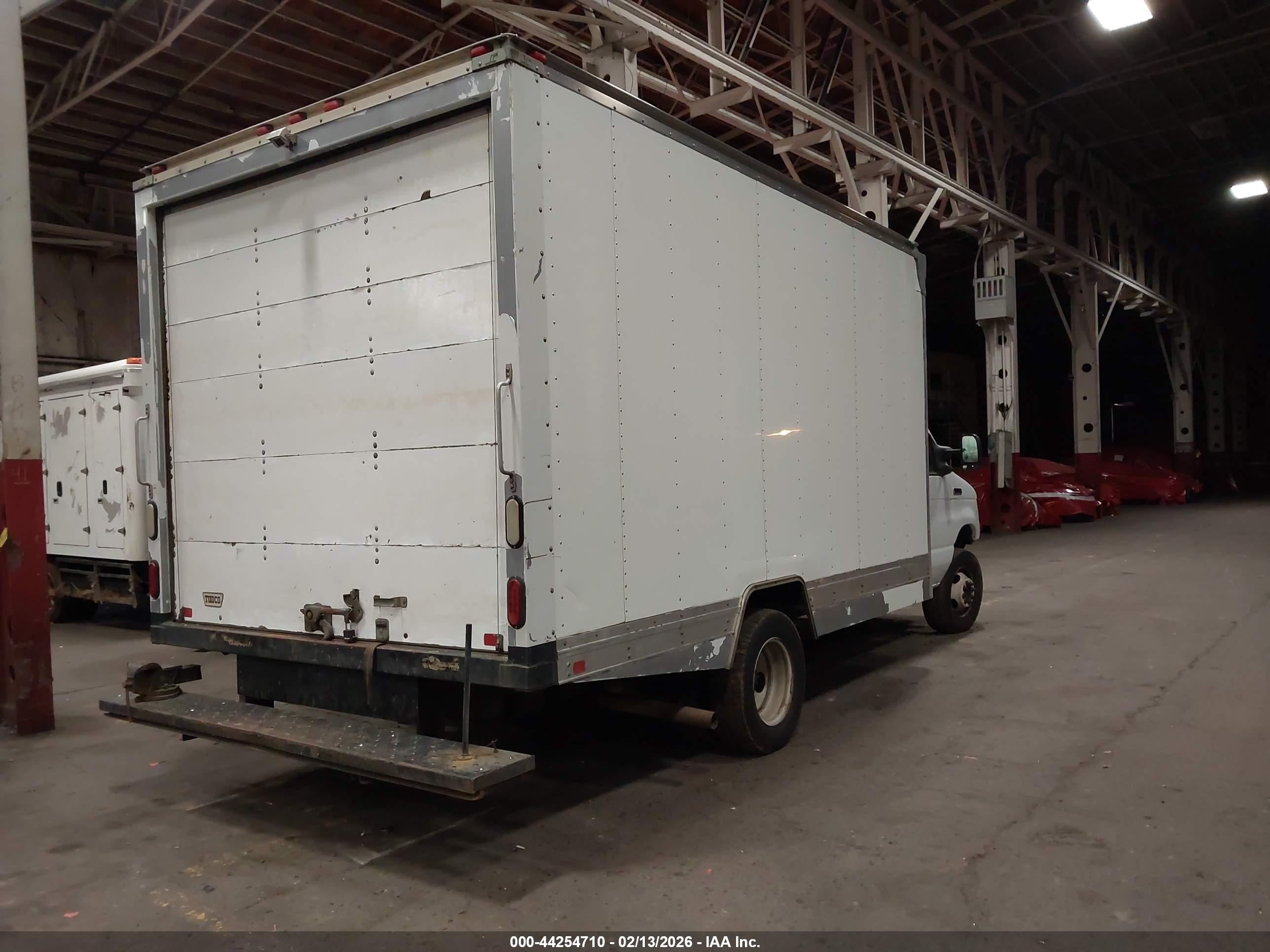 FORD E-450 image 4